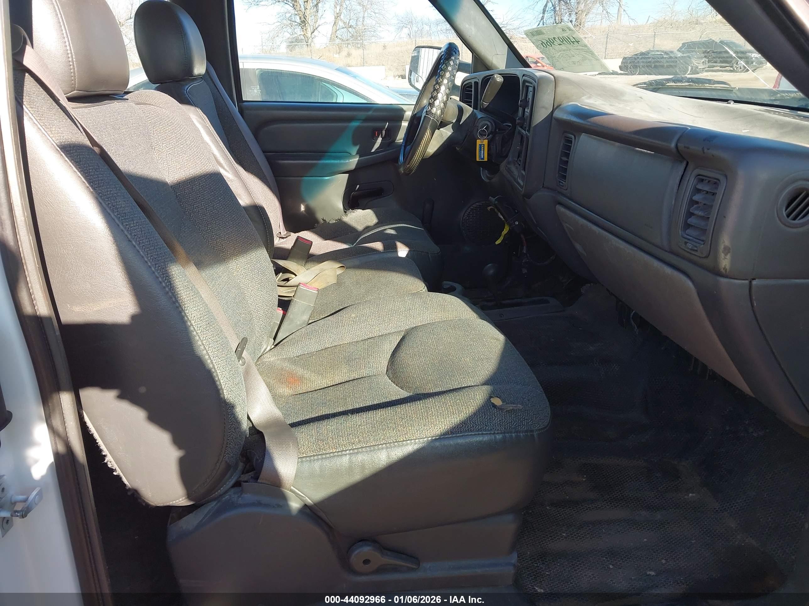 CHEVROLET SILVERADO image 5
