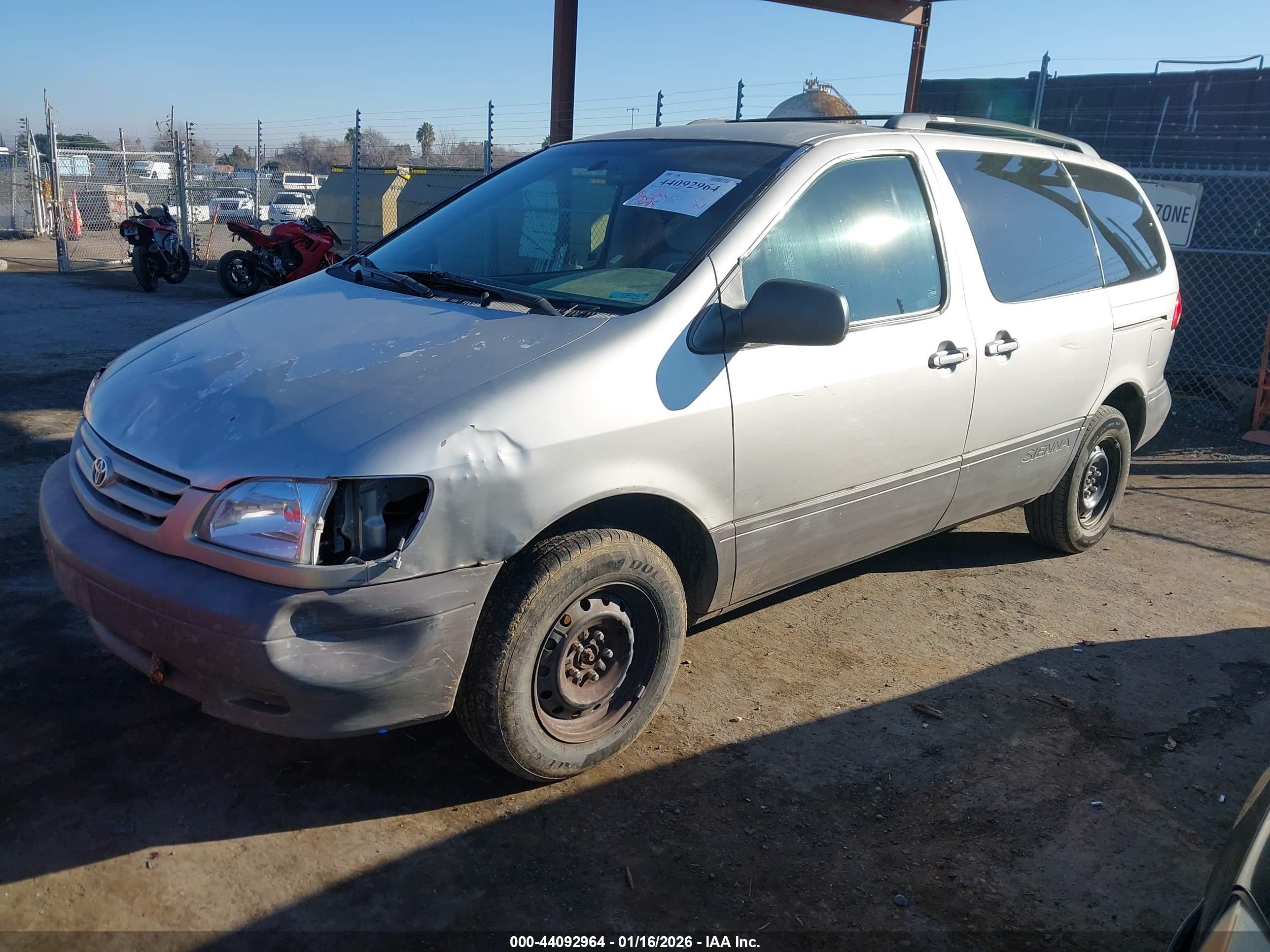TOYOTA SIENNA image 2