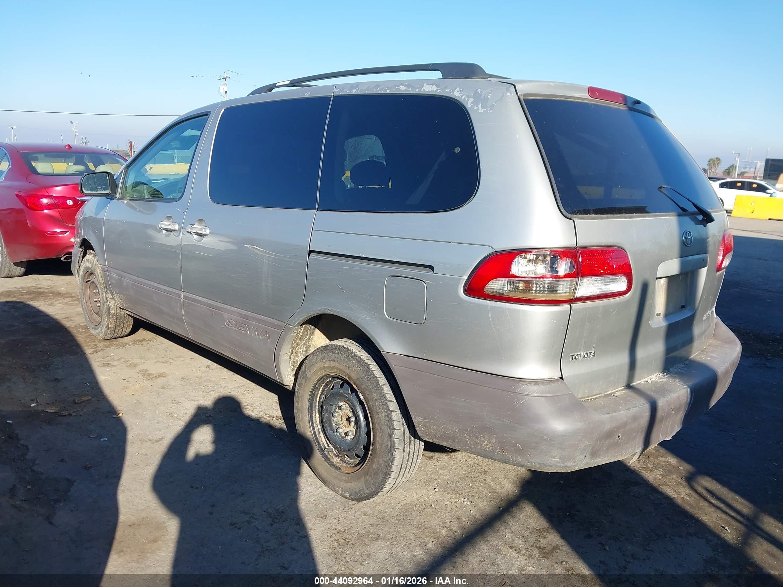 TOYOTA SIENNA image 3