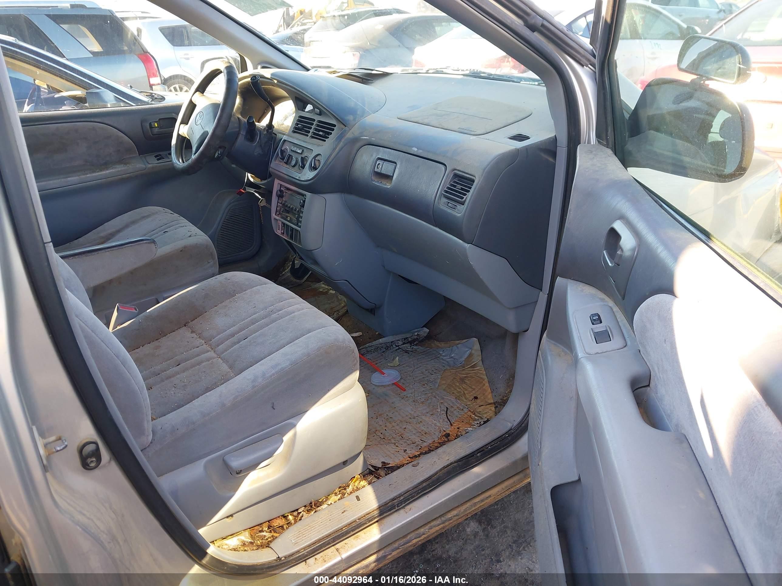 TOYOTA SIENNA image 5