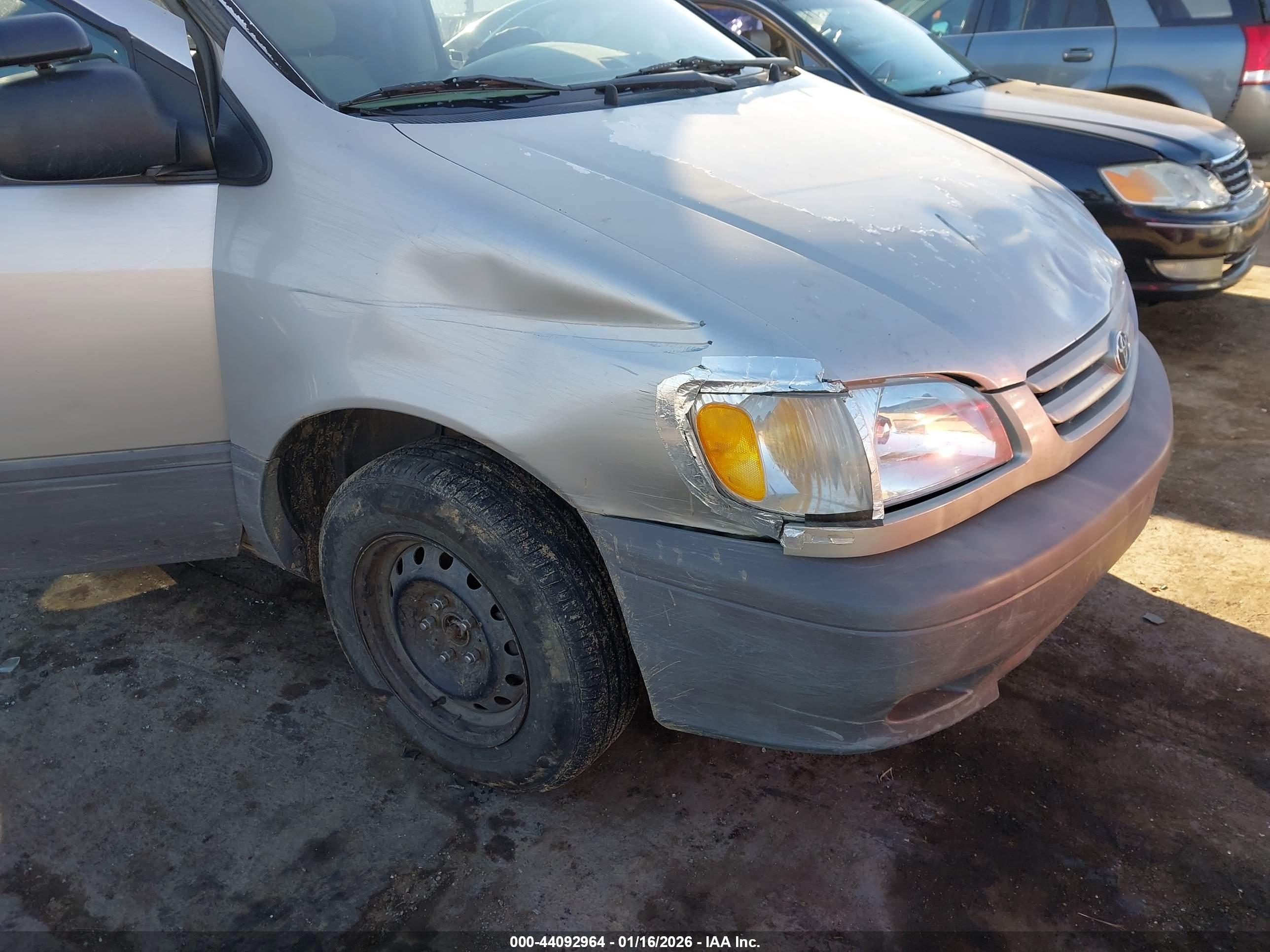 TOYOTA SIENNA image 6