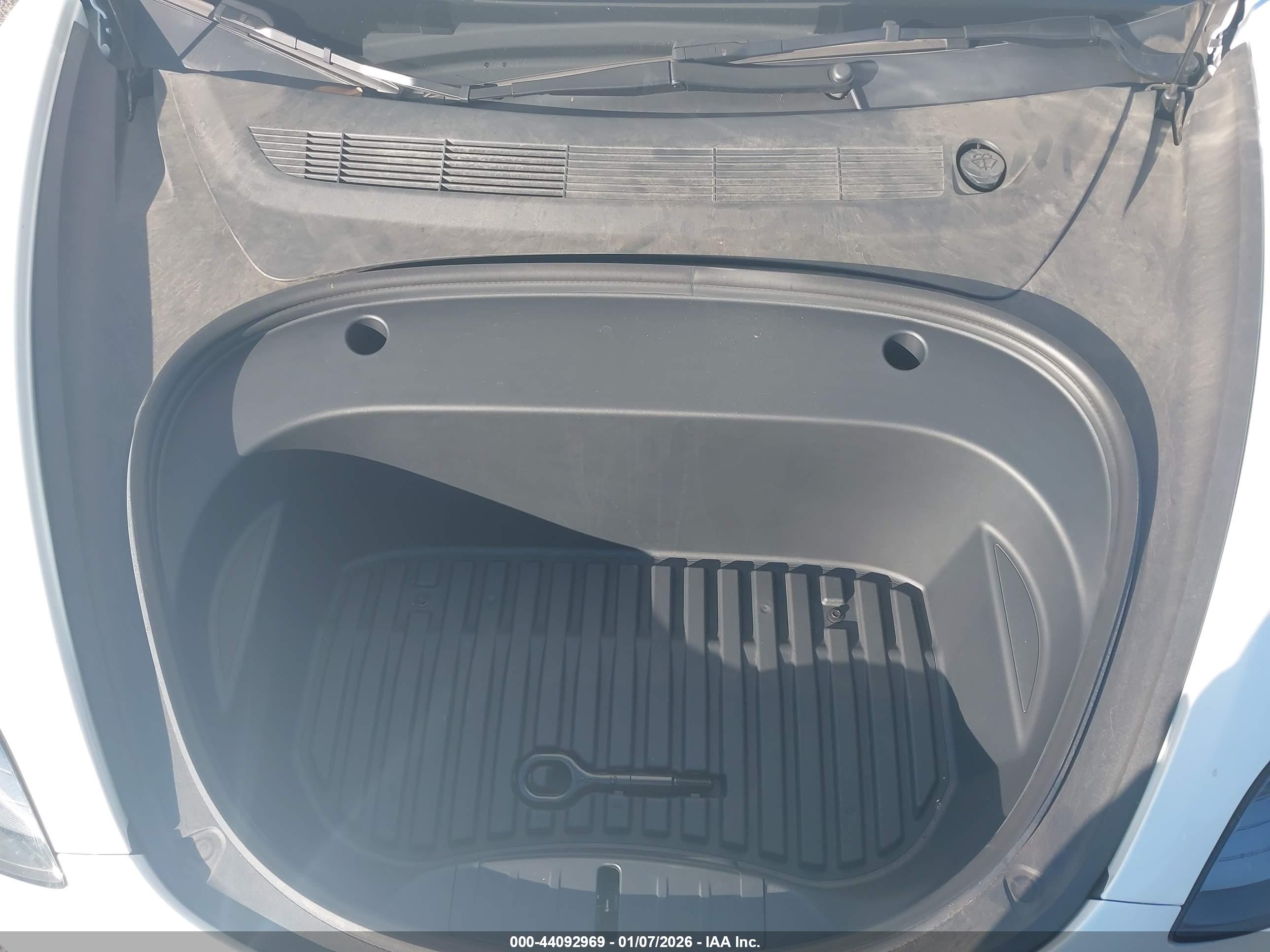 TESLA MODEL image 10