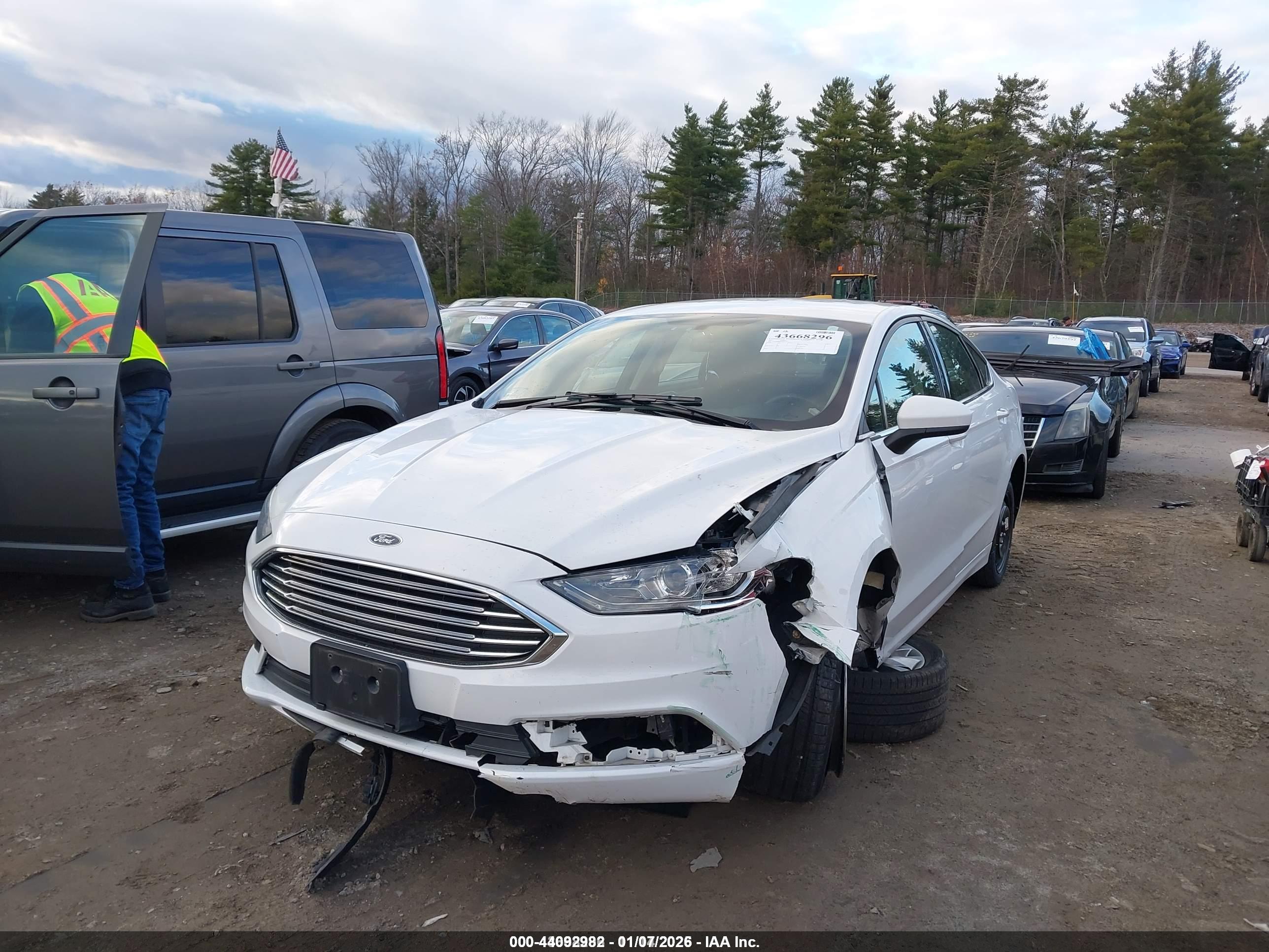 FORD FUSION image 2