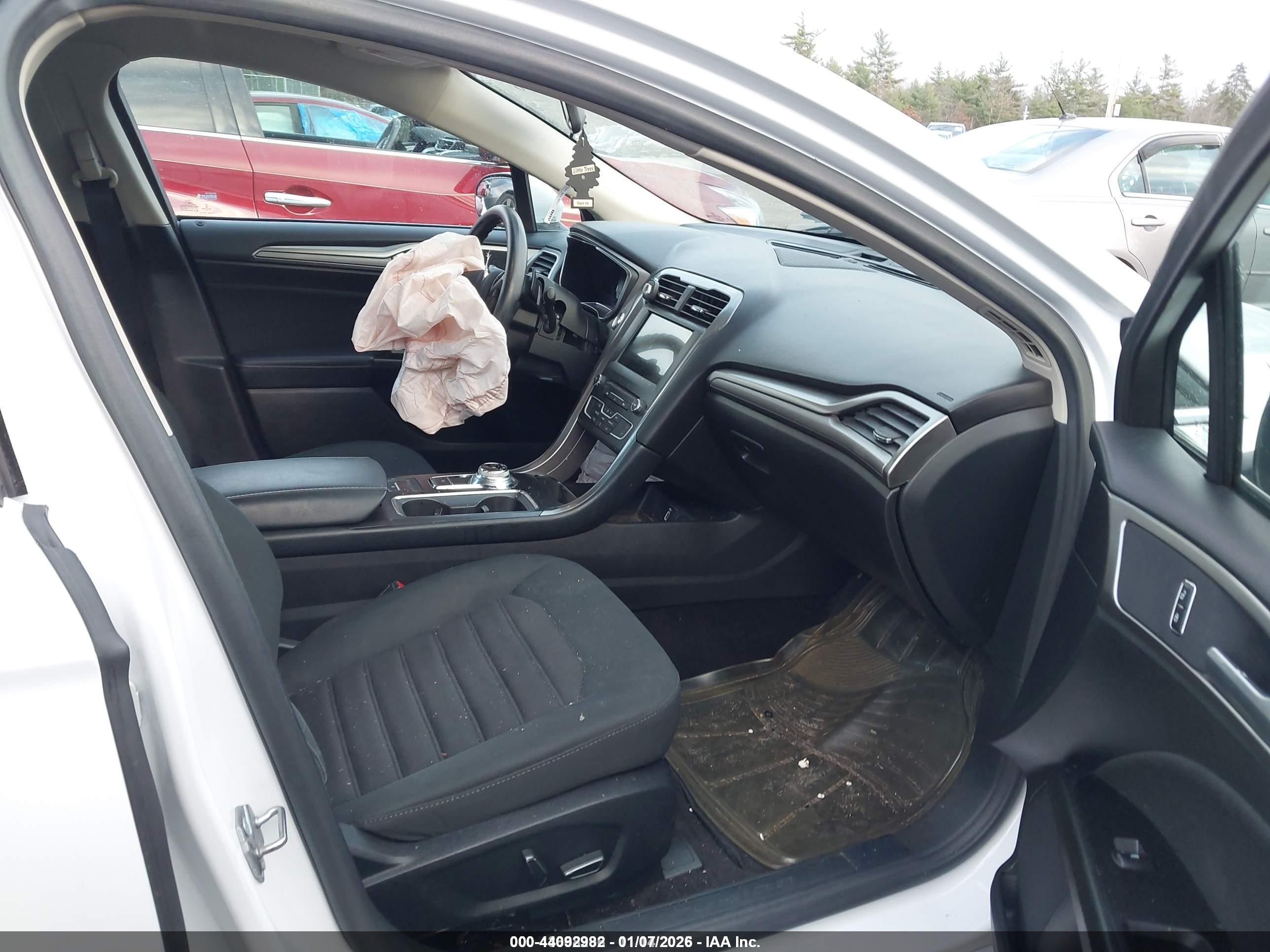 FORD FUSION image 5