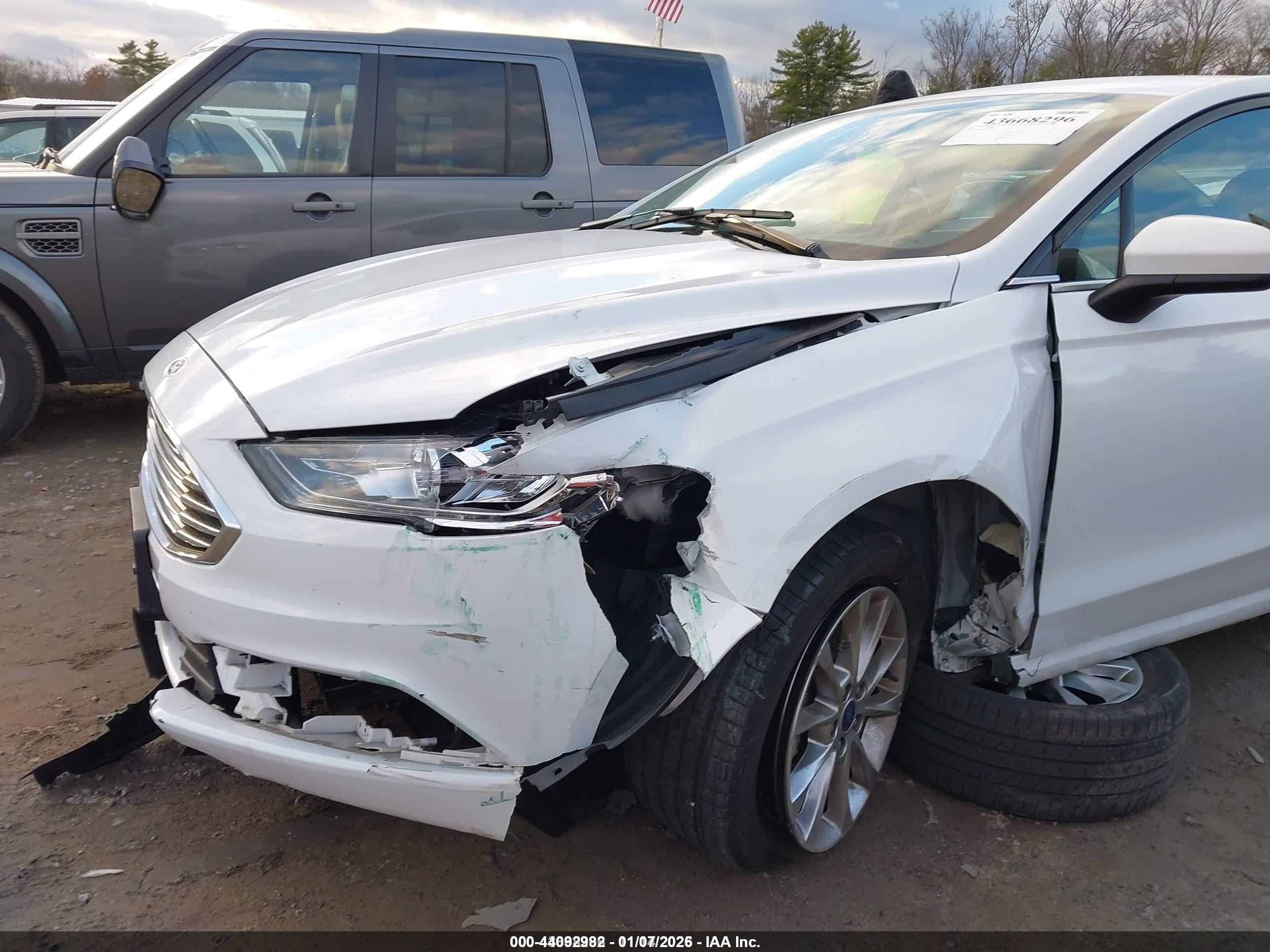 FORD FUSION image 6