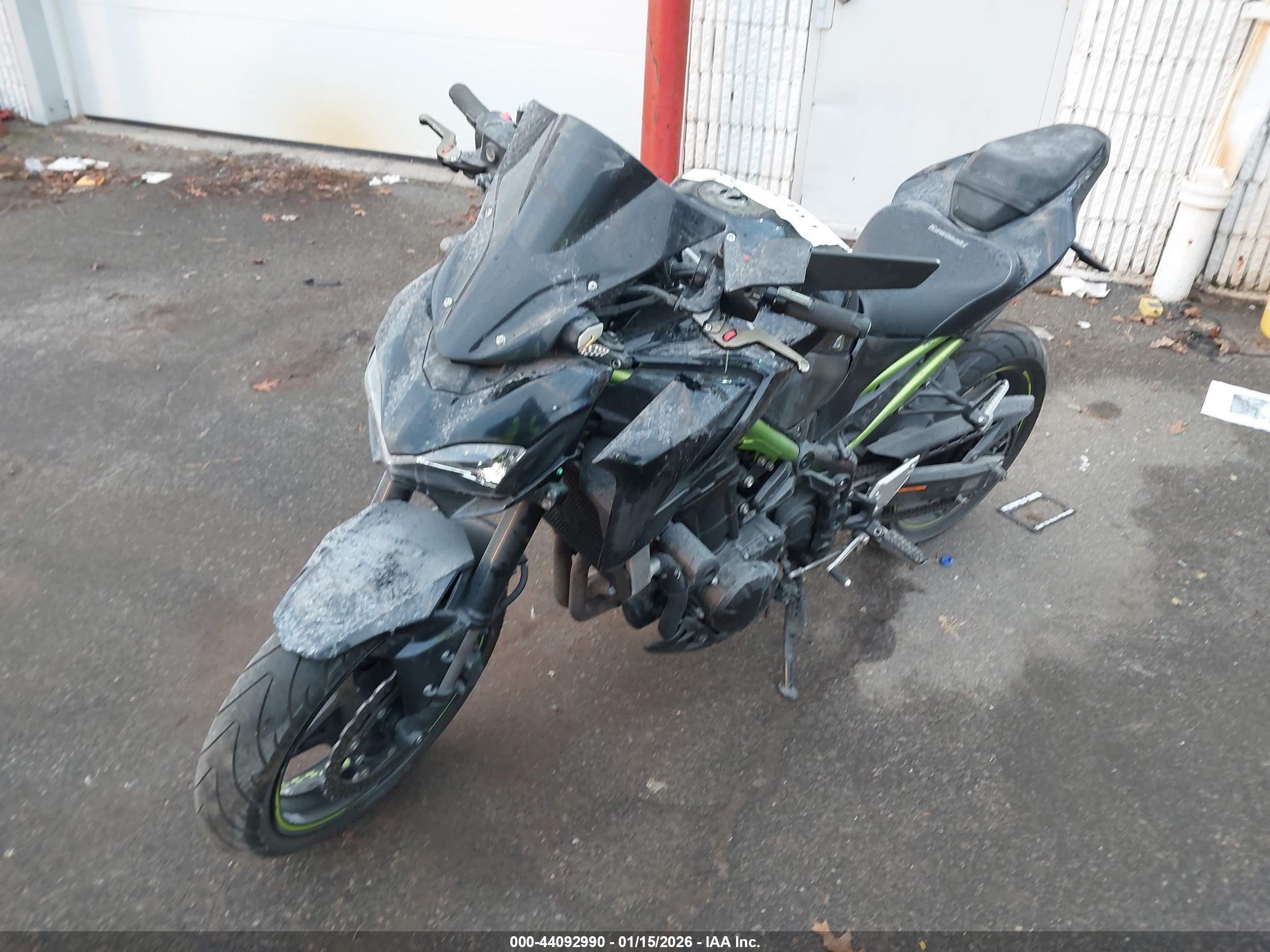 KAWASAKI ZR900 image 2