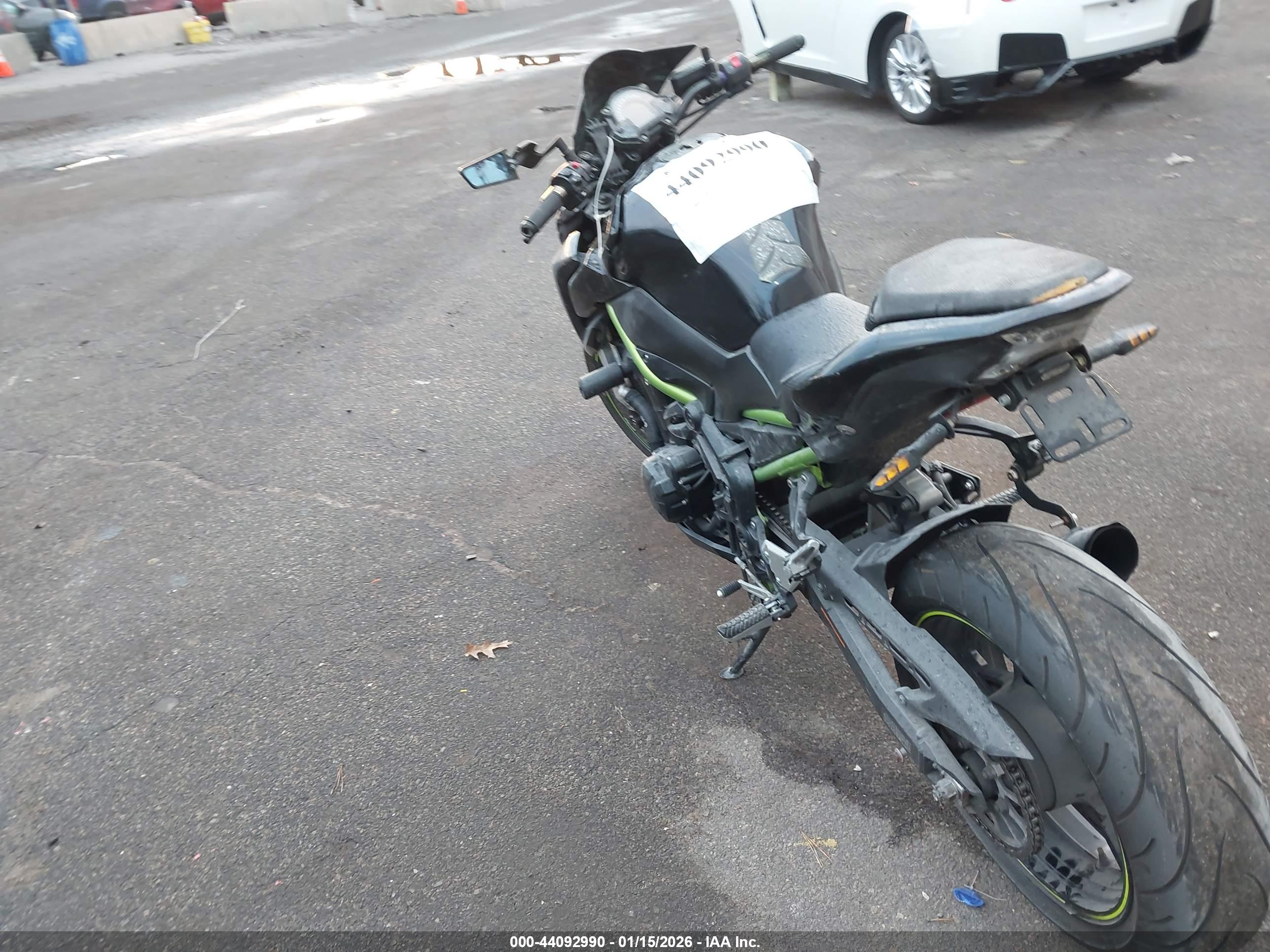 KAWASAKI ZR900 image 3