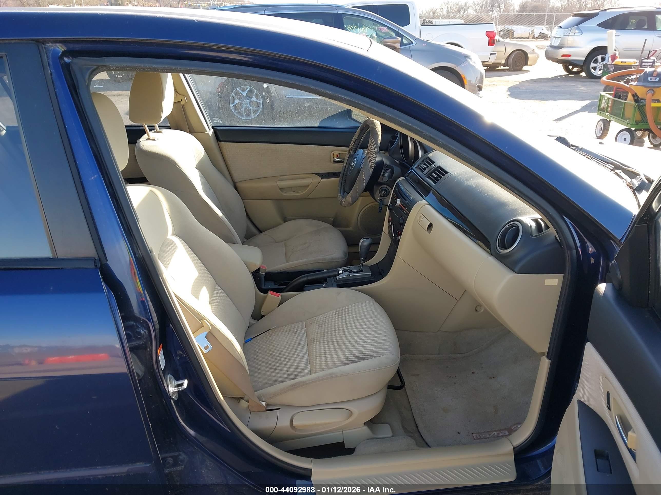 MAZDA 3 image 5