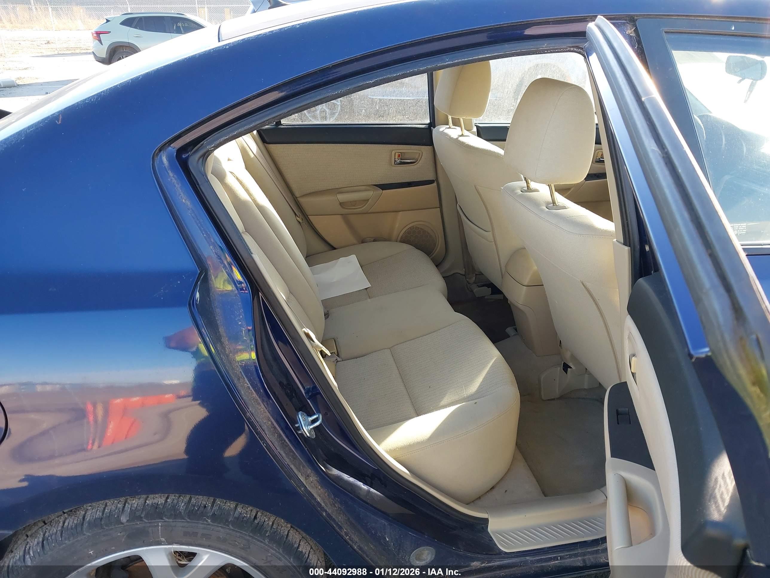 MAZDA 3 image 8