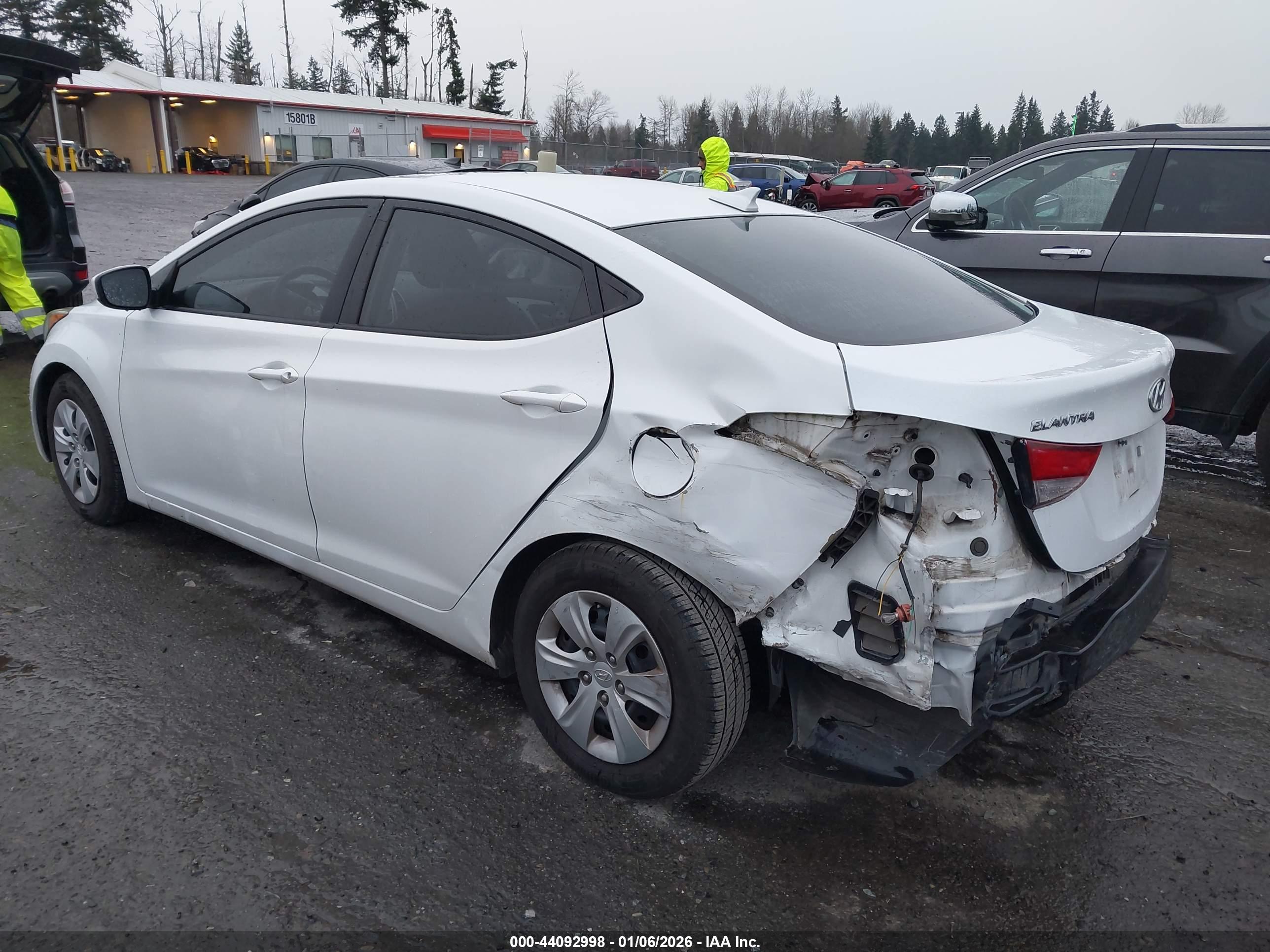HYUNDAI ELANTRA image 3