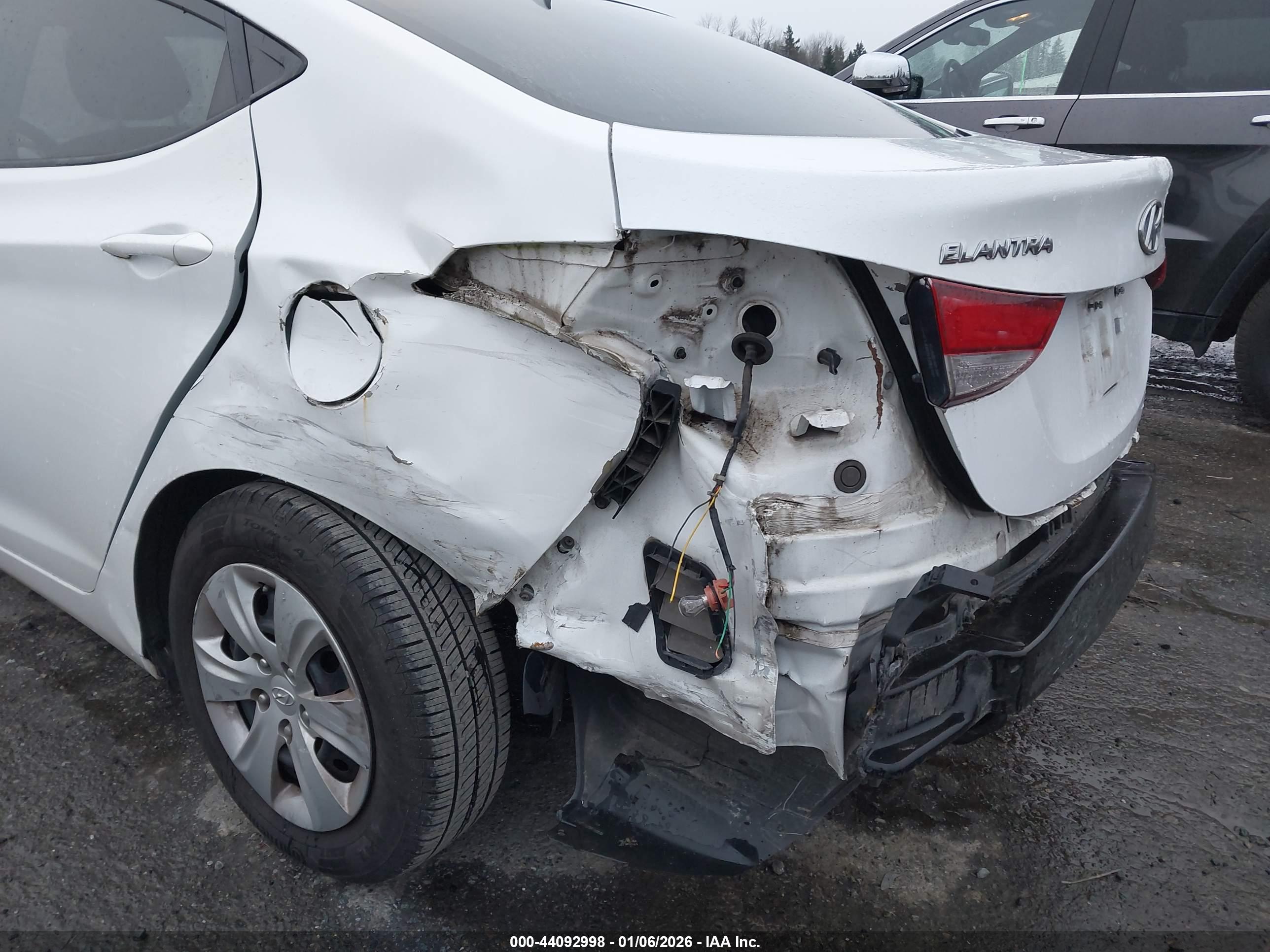HYUNDAI ELANTRA image 6