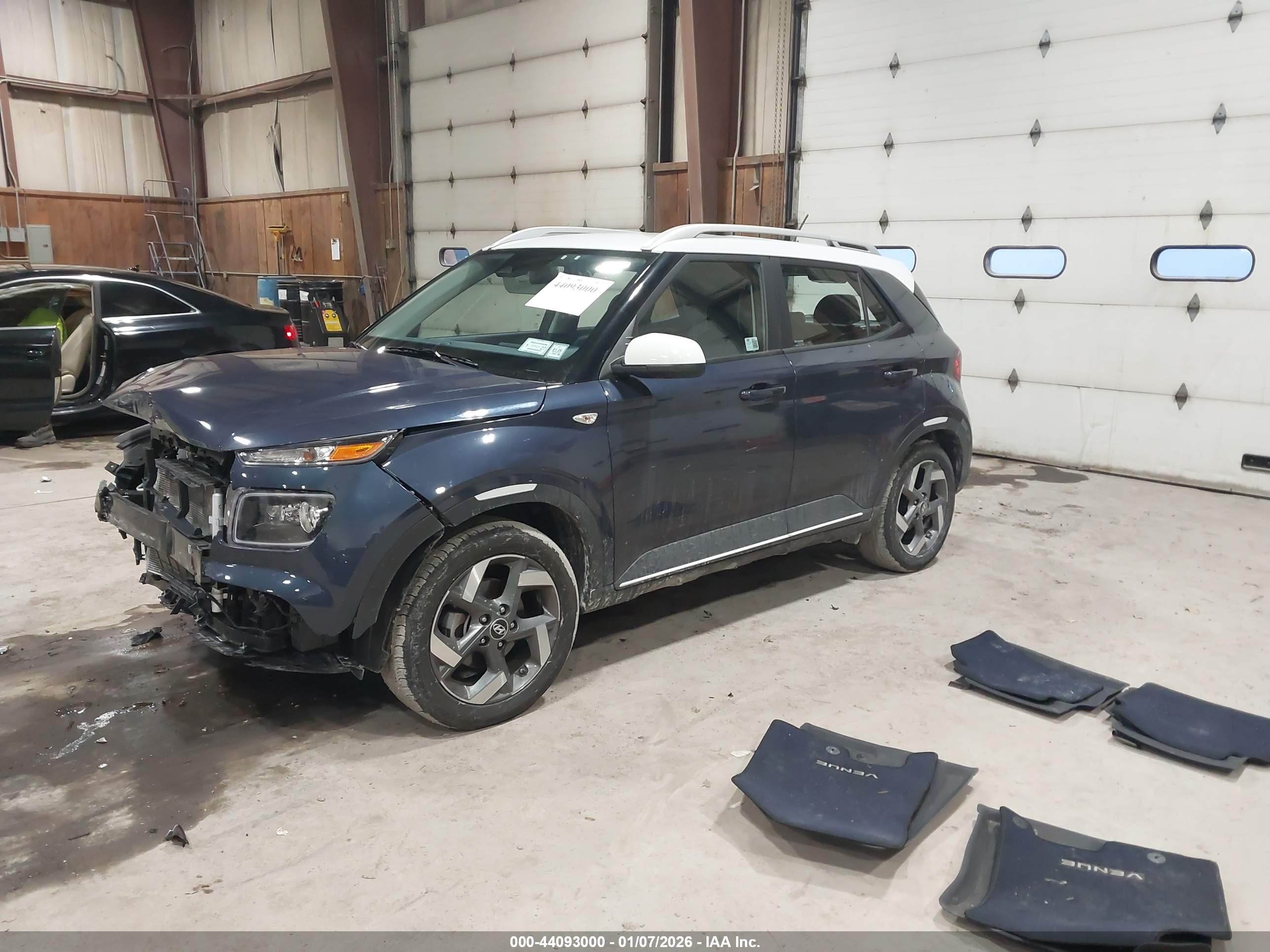 HYUNDAI VENUE image 2