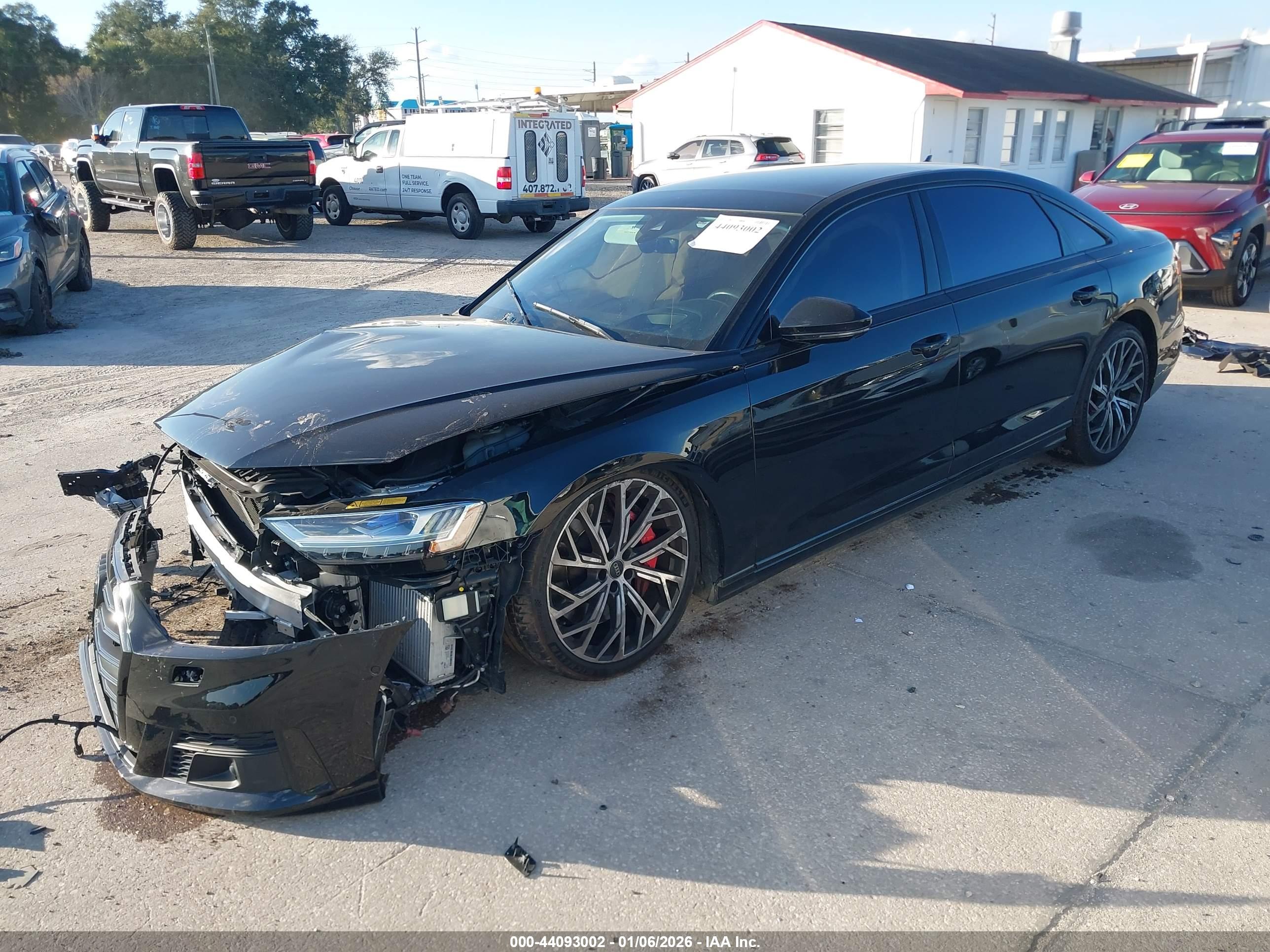 AUDI S8 image 2