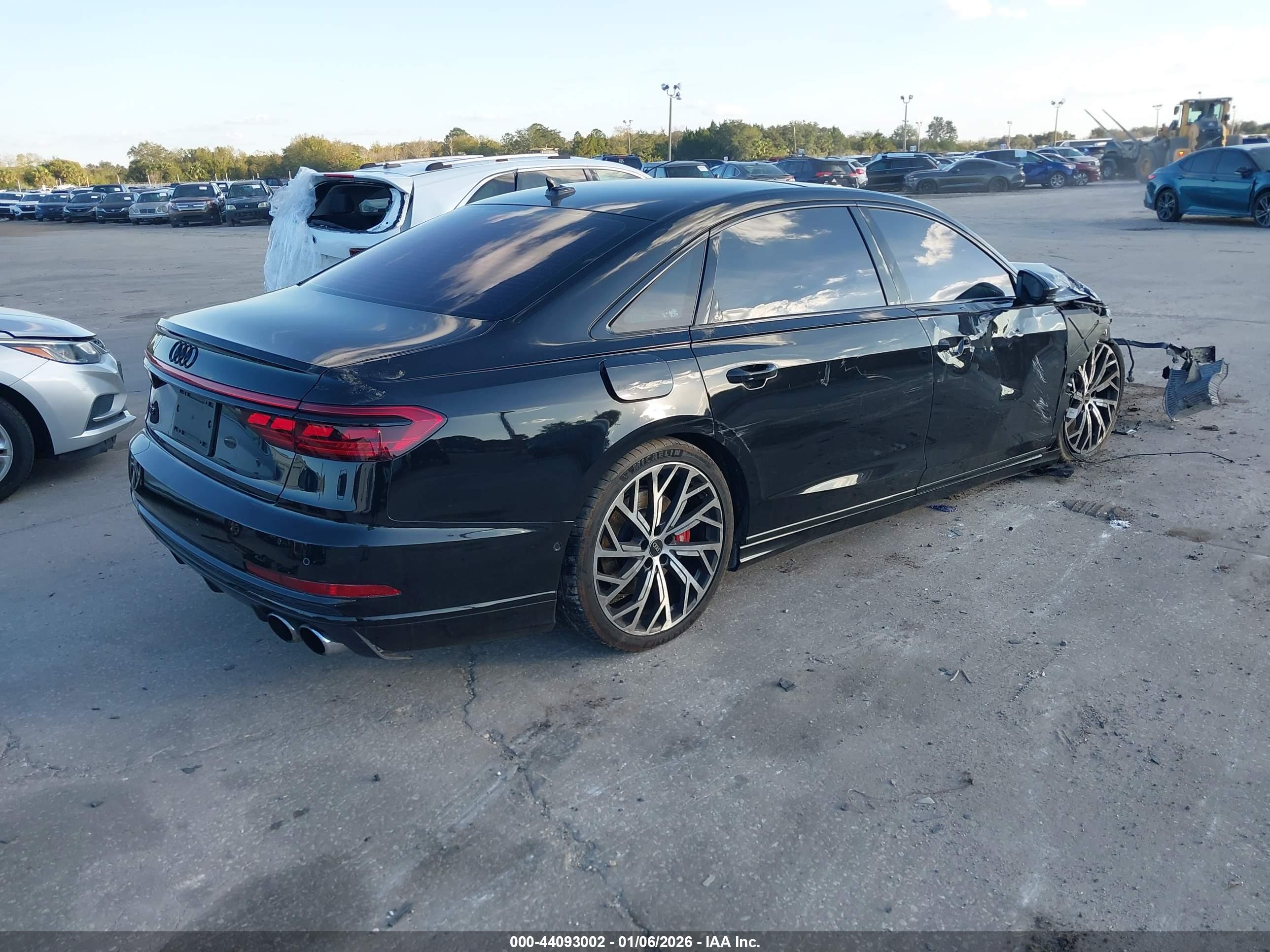 AUDI S8 image 4