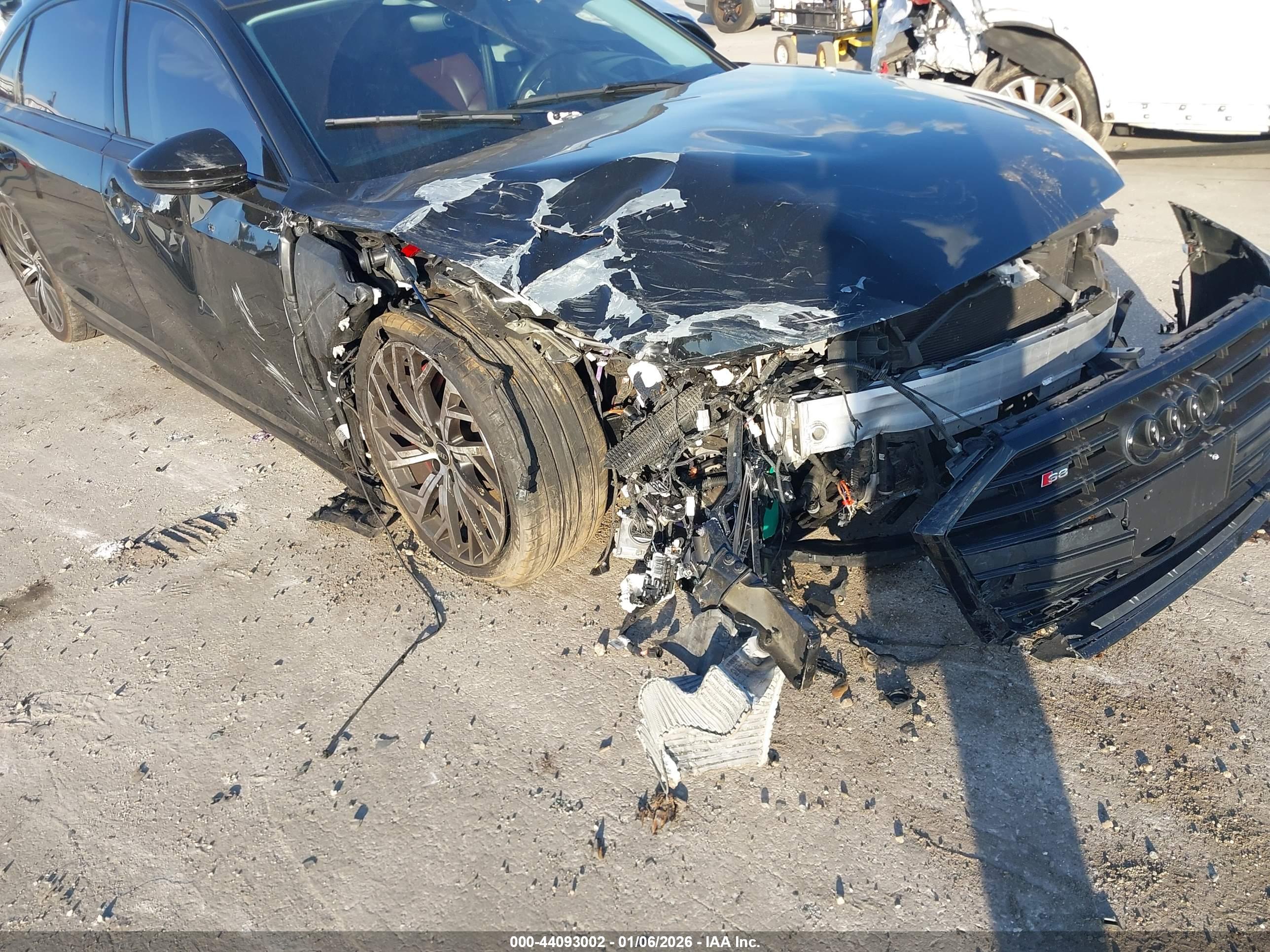 AUDI S8 image 6