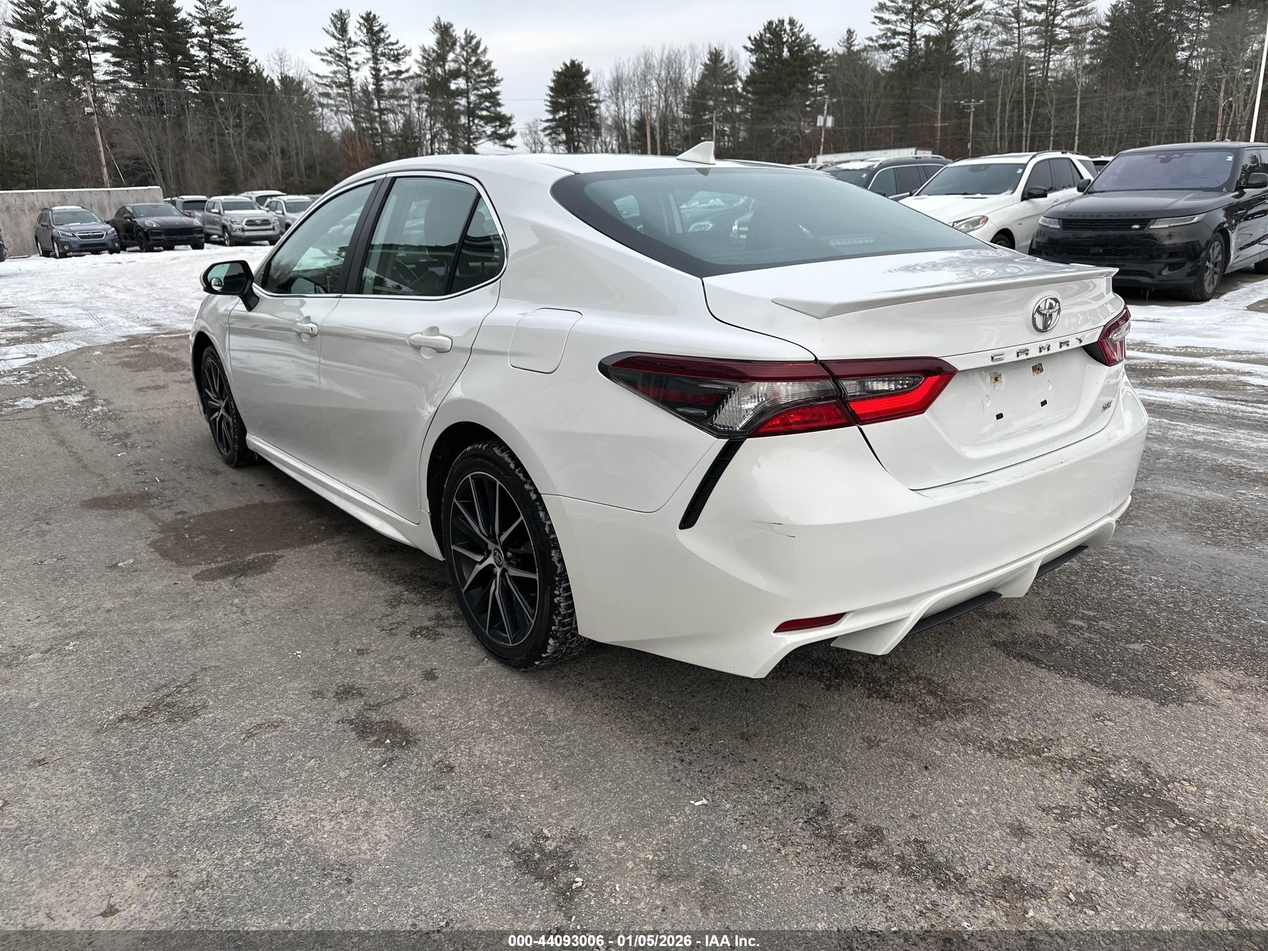 TOYOTA CAMRY image 3