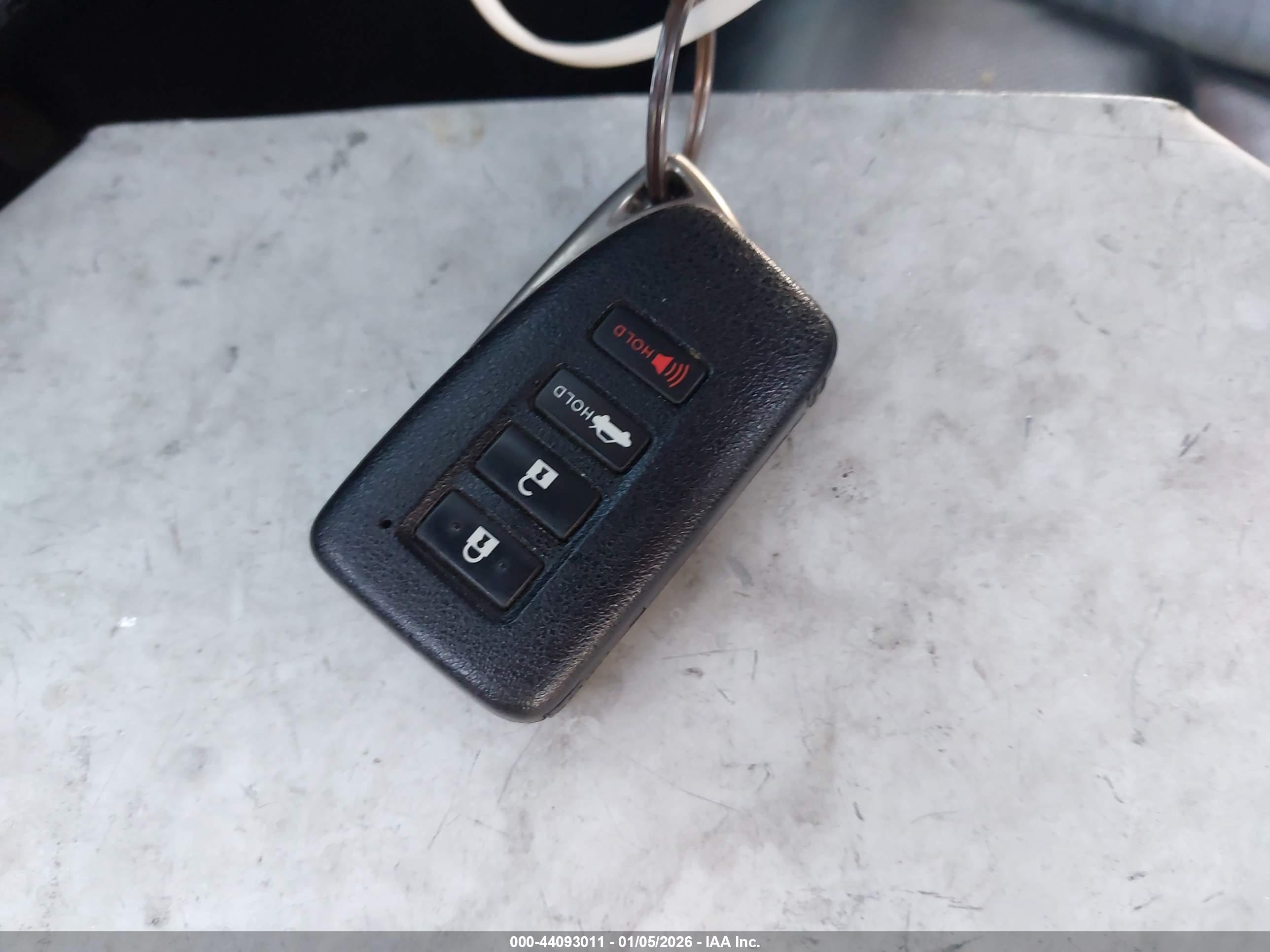 LEXUS ES image 11