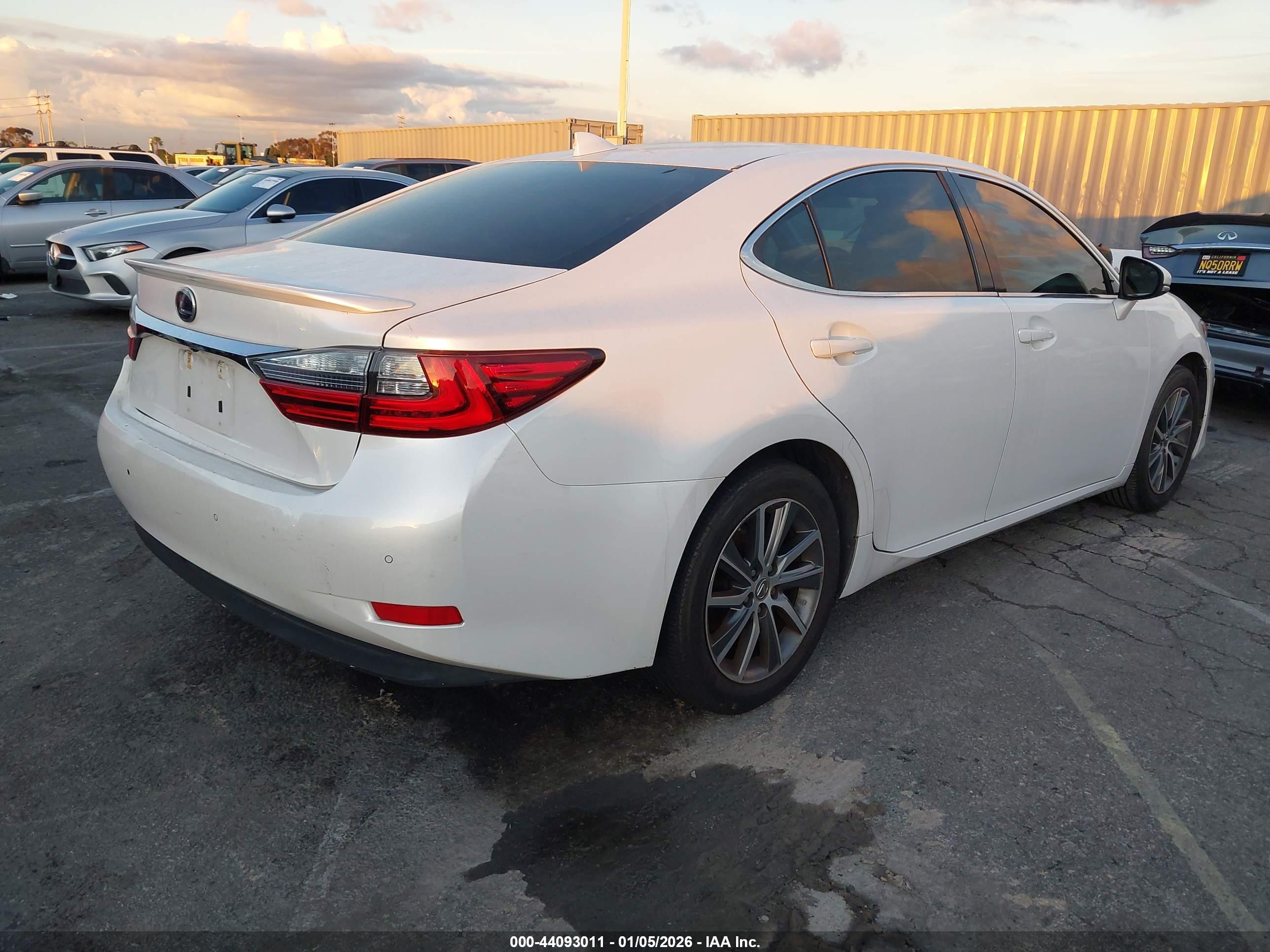 LEXUS ES image 4