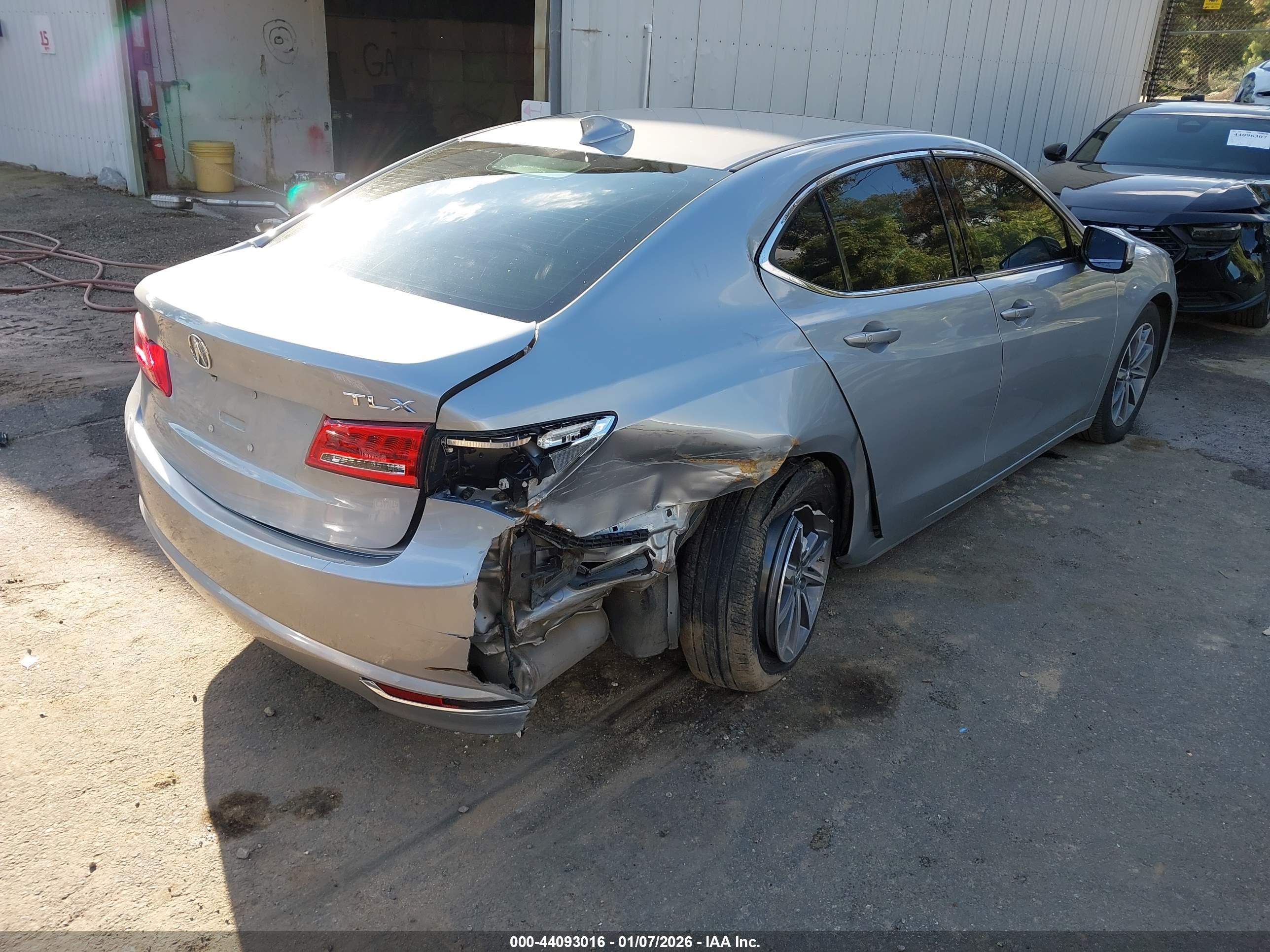 ACURA TLX image 4