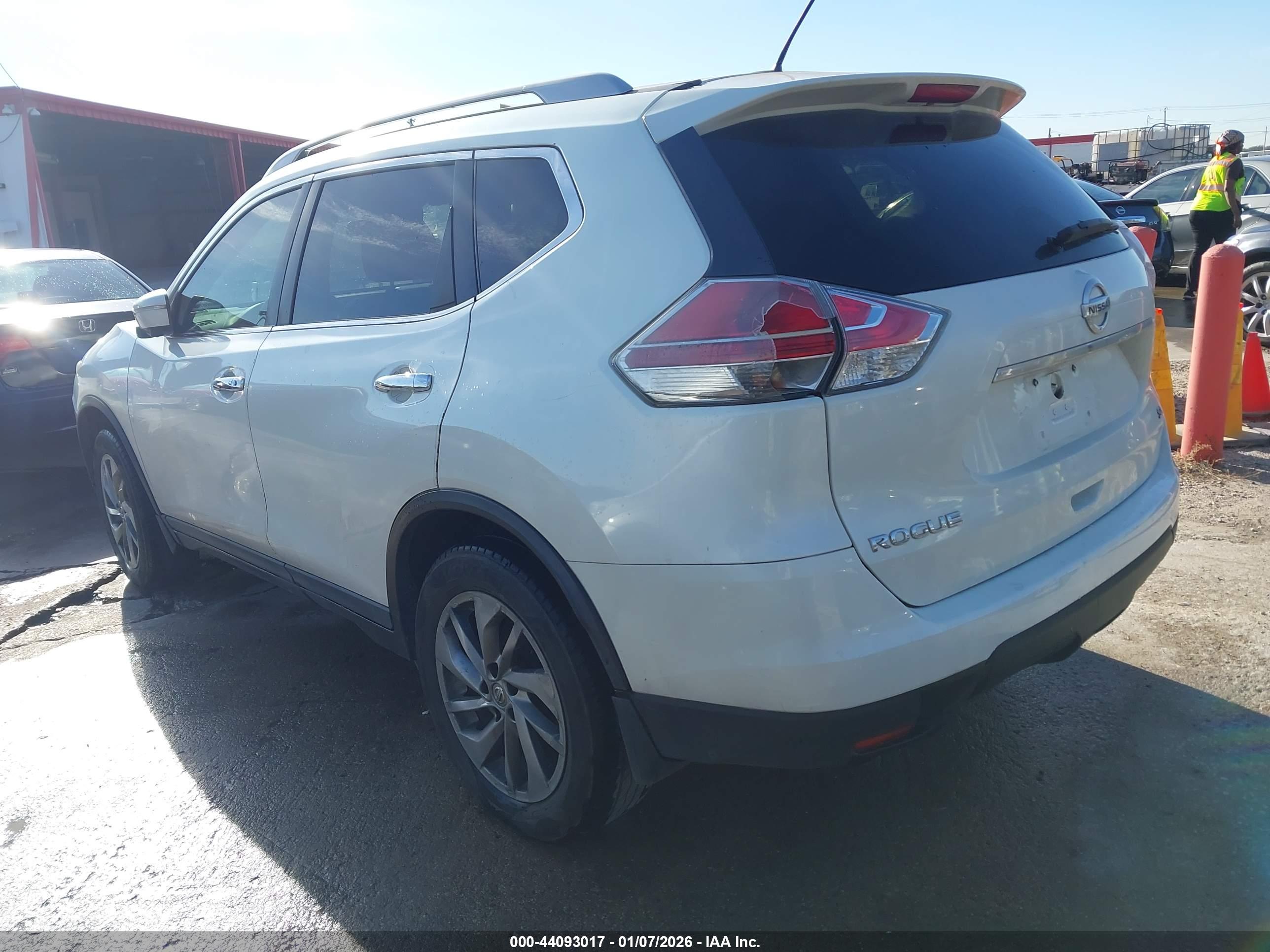 NISSAN ROGUE image 3