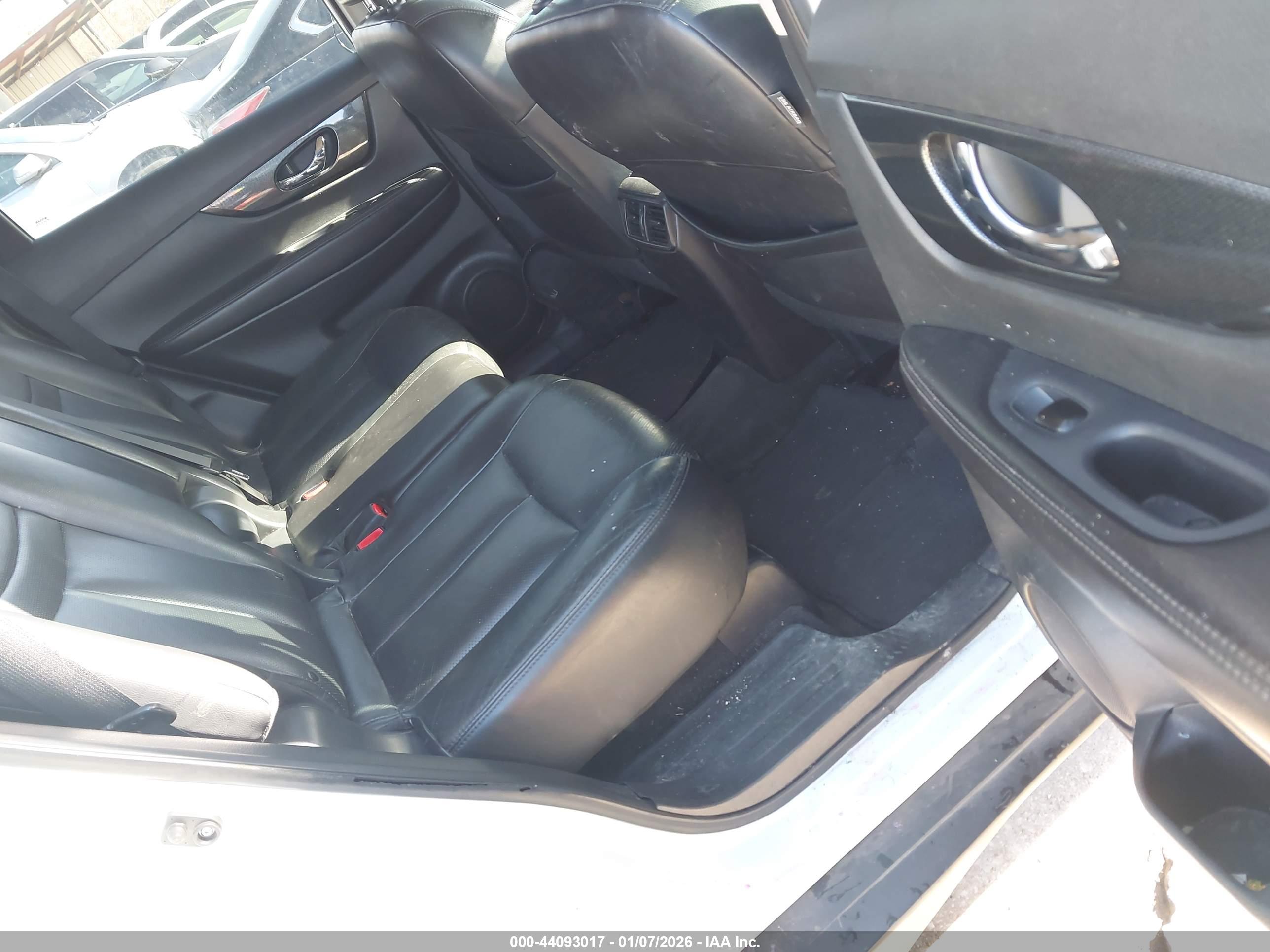 NISSAN ROGUE image 8