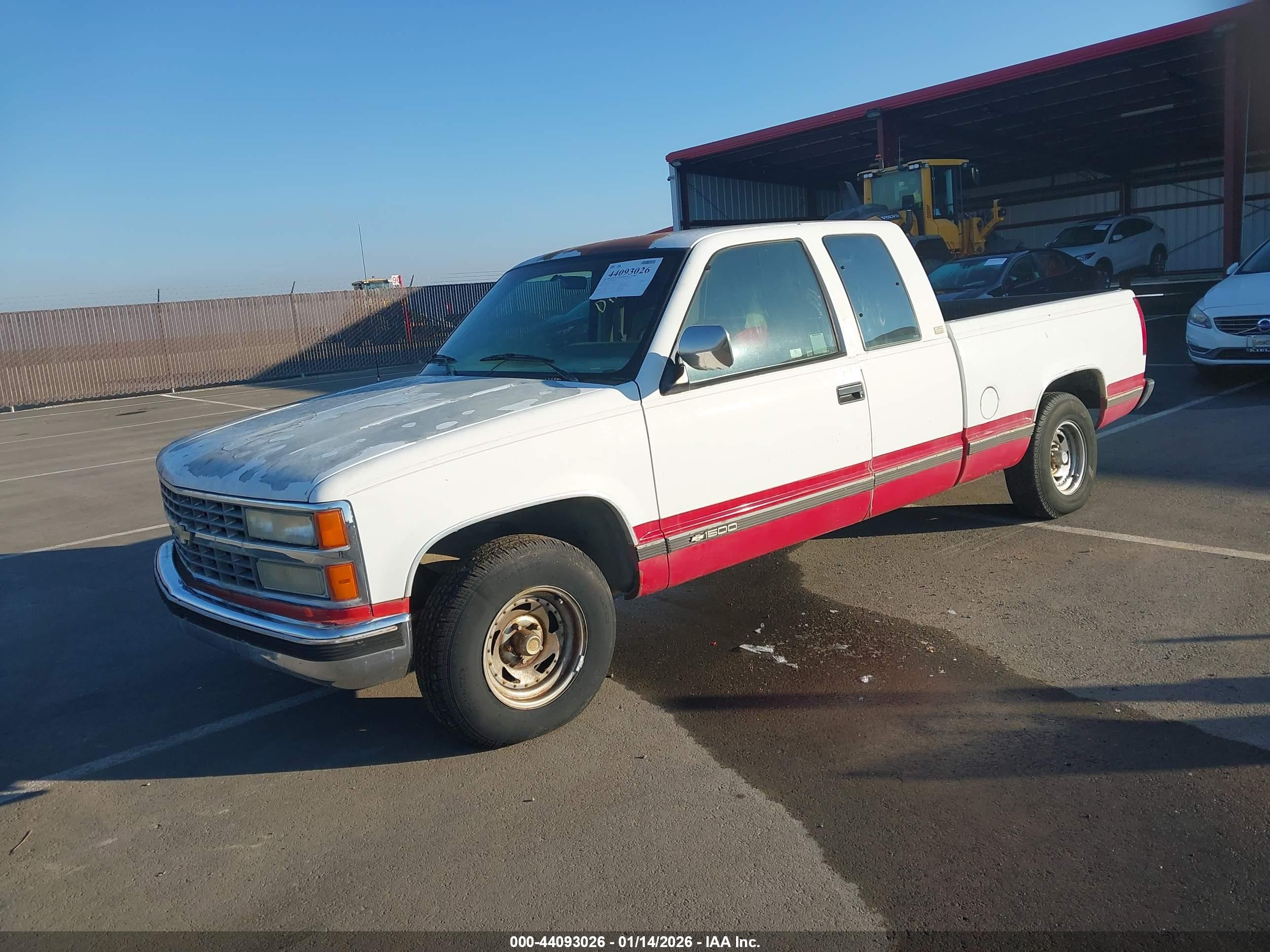 CHEVROLET GMT-400 image 2