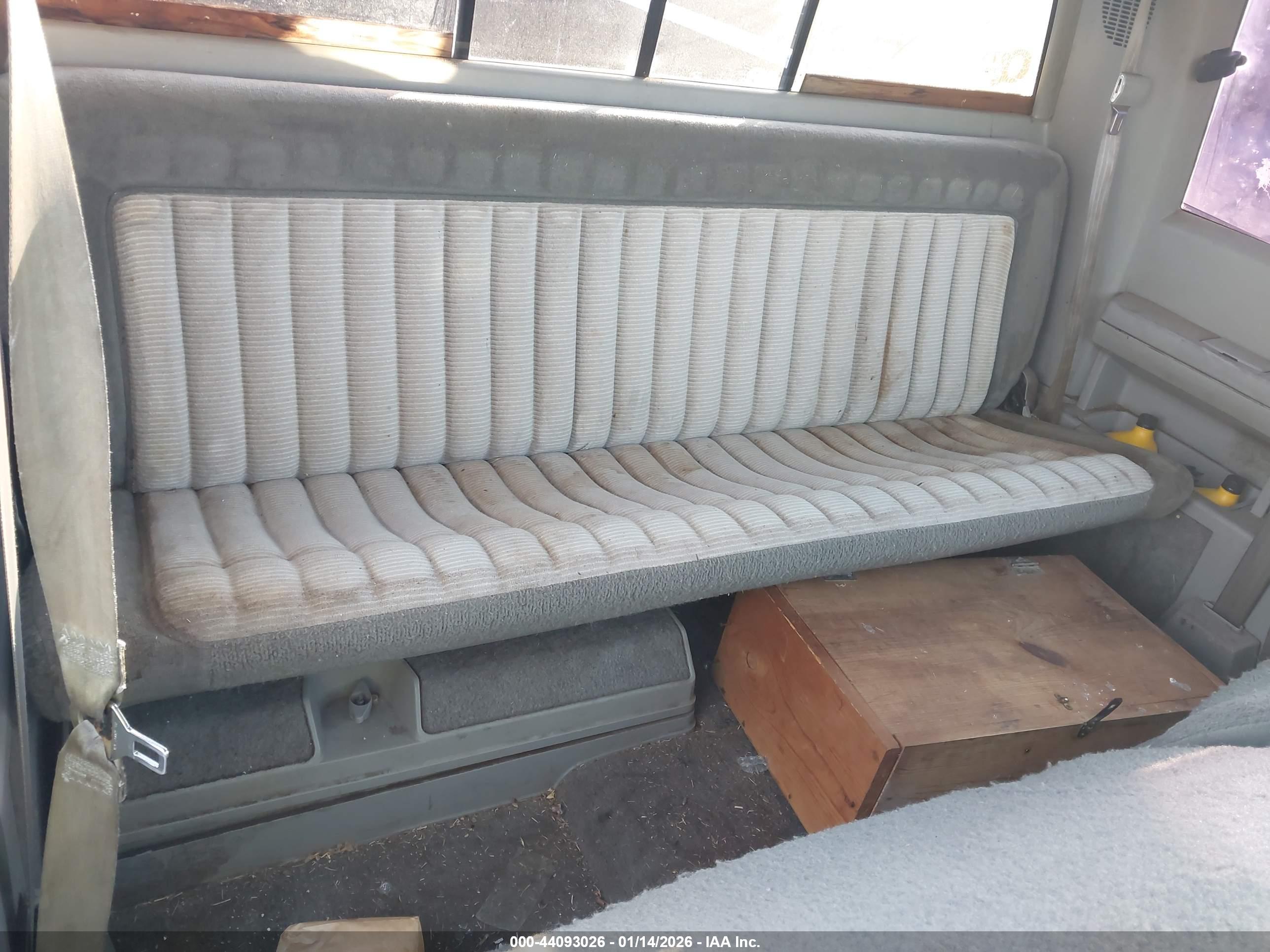 CHEVROLET GMT-400 image 8