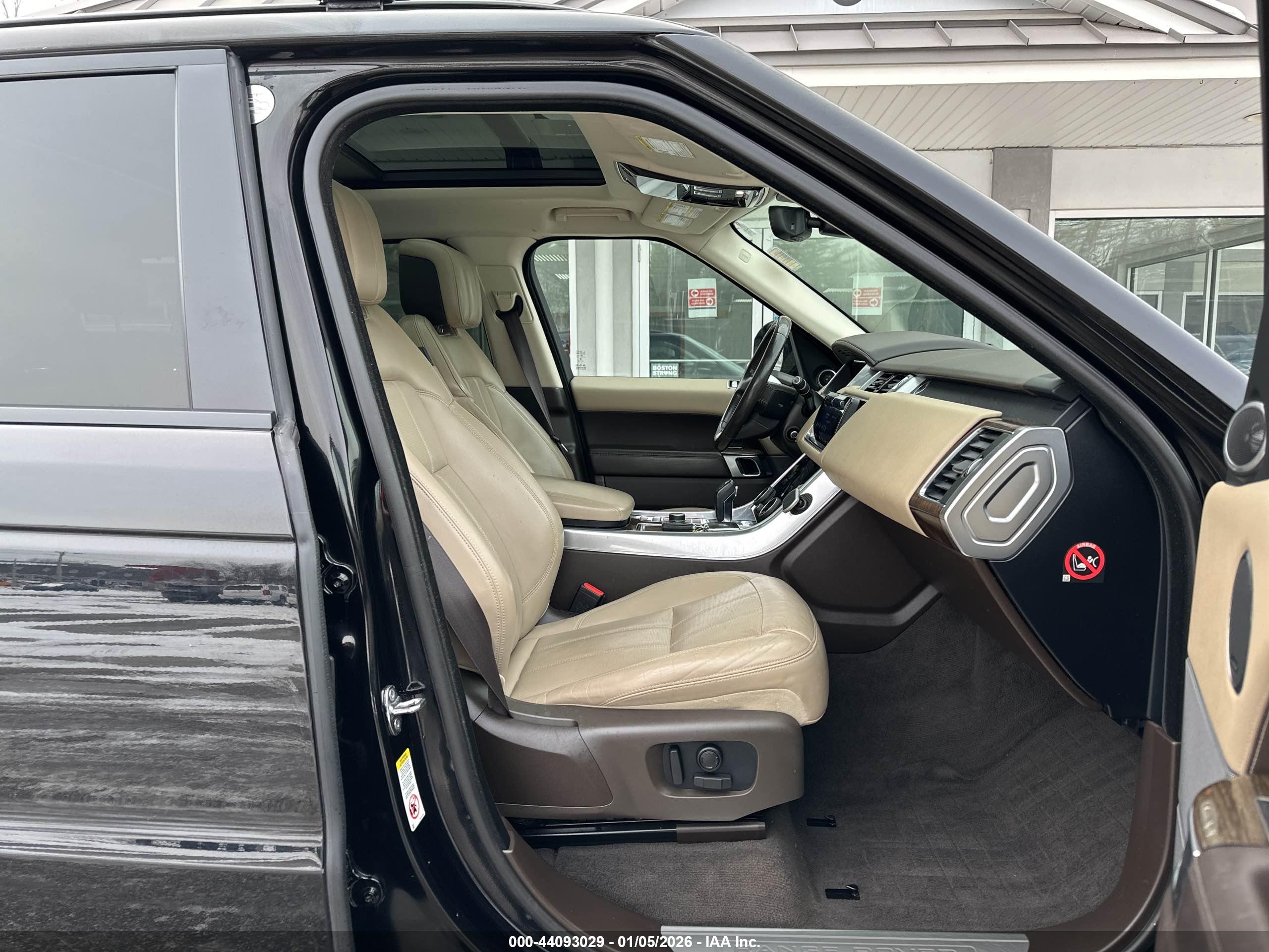 LAND ROVER image 5