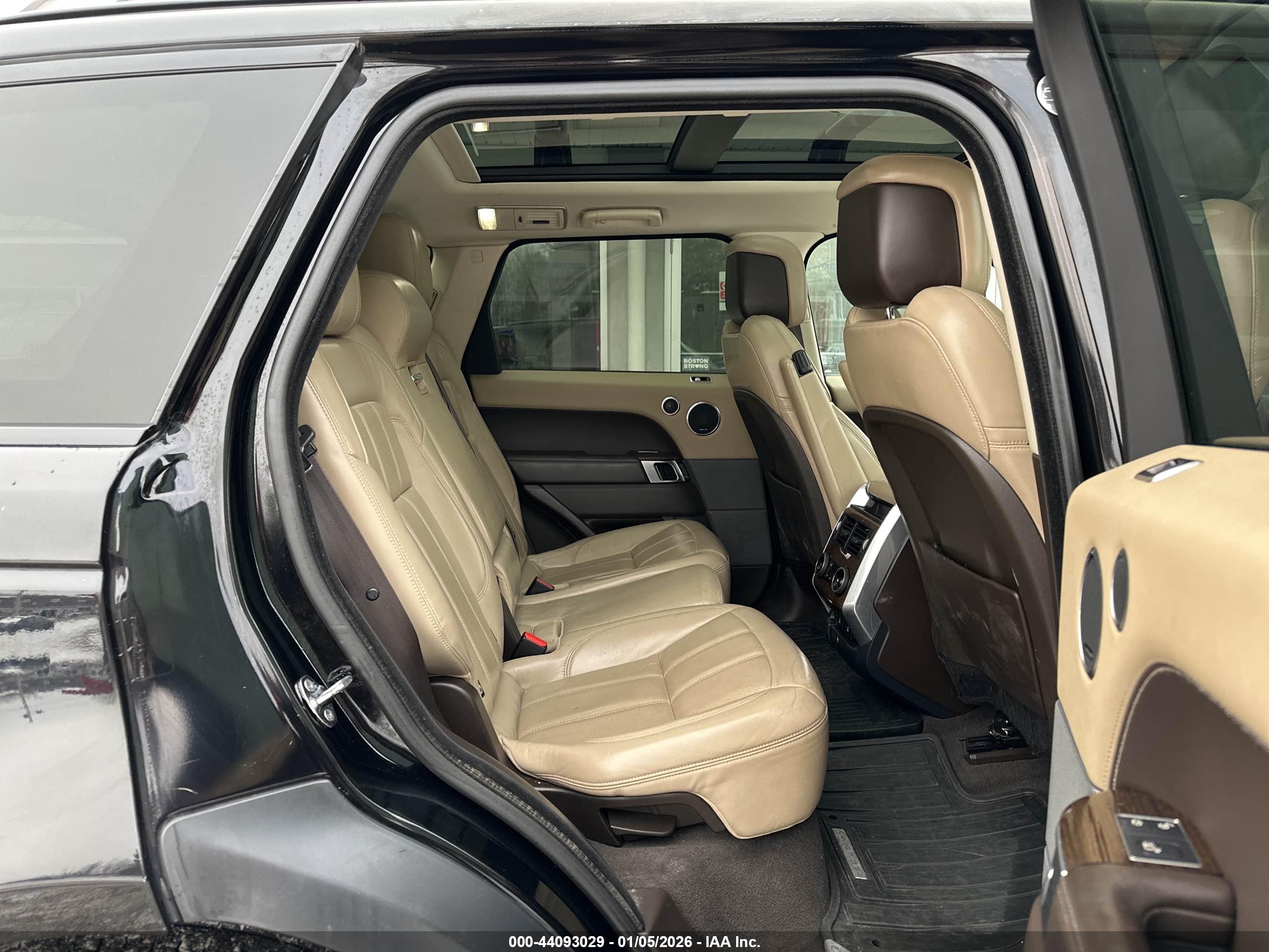 LAND ROVER image 8