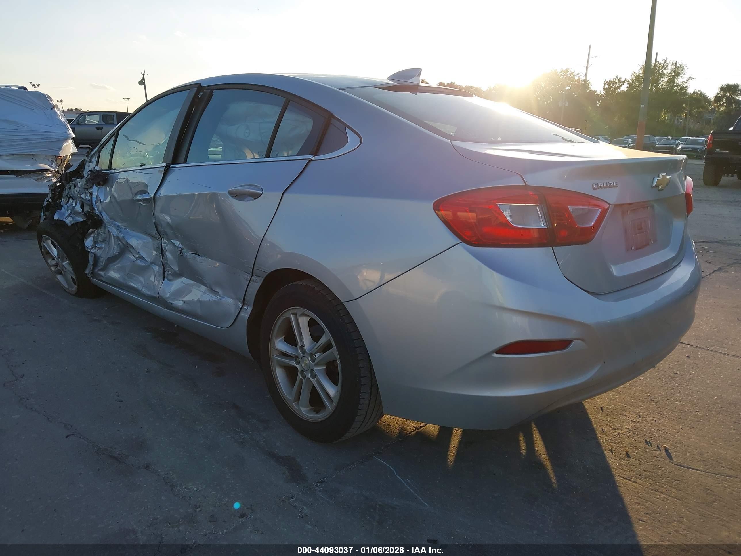 CHEVROLET CRUZE image 3