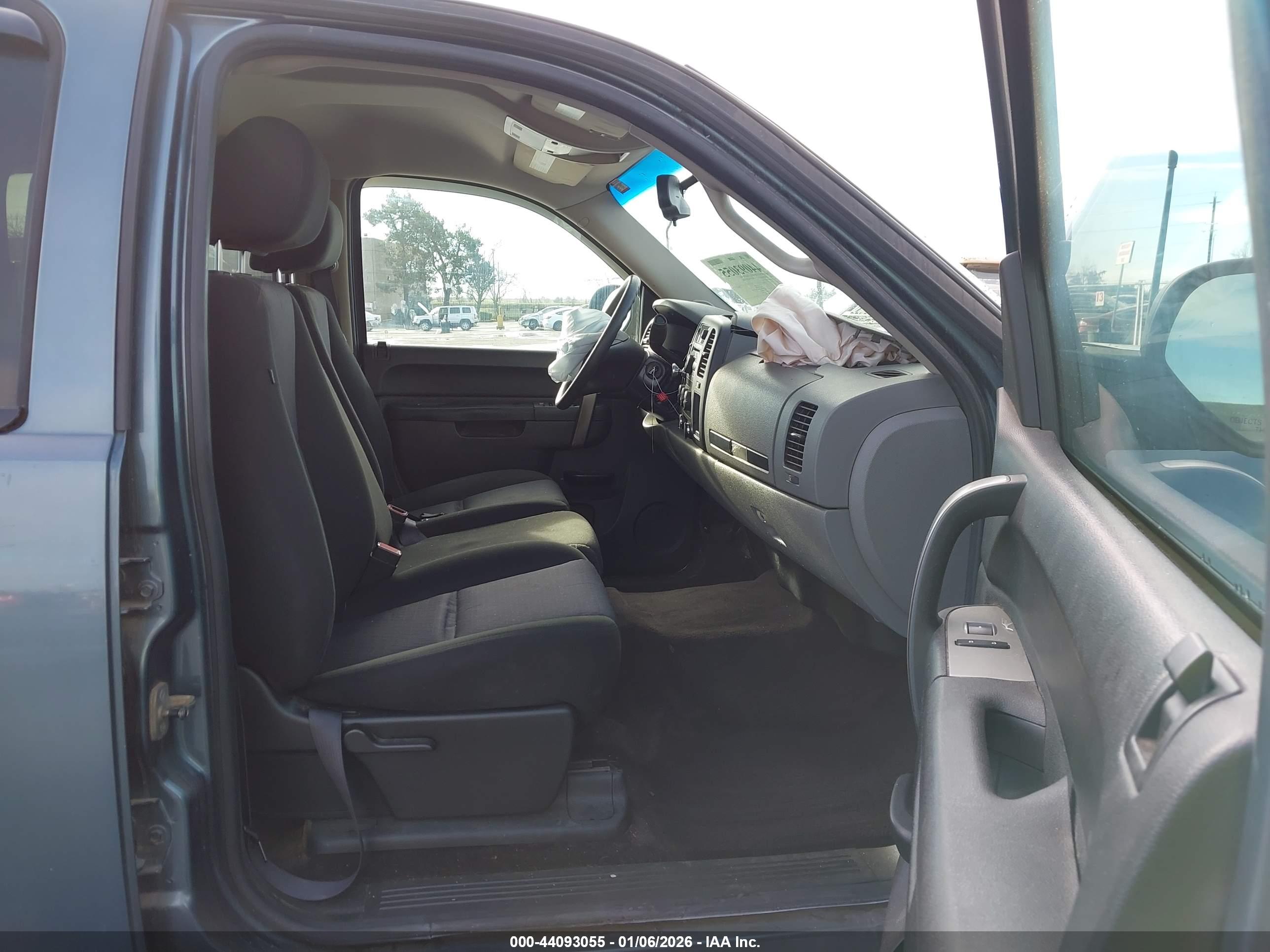 CHEVROLET SILVERADO image 5