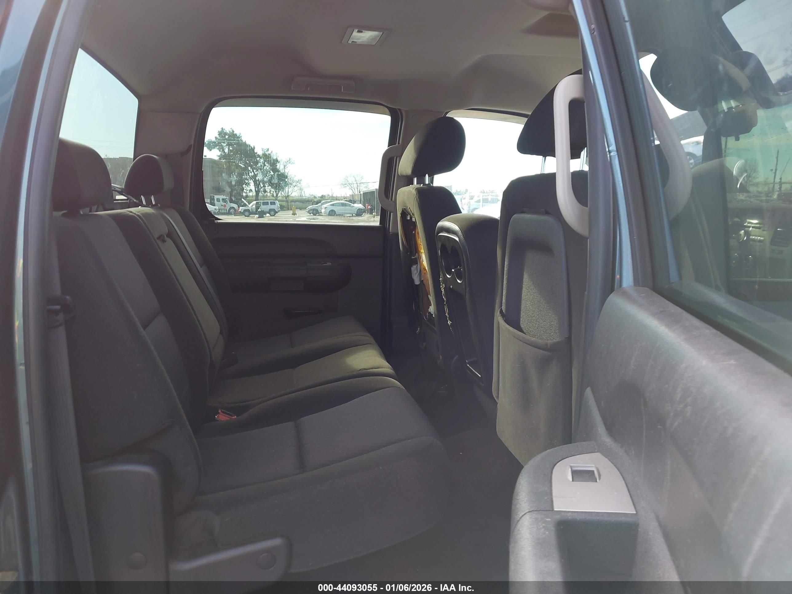 CHEVROLET SILVERADO image 8