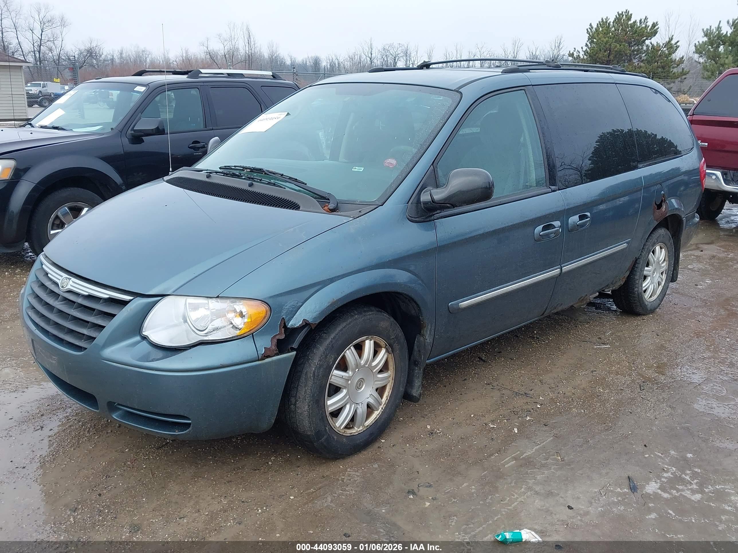 CHRYSLER TOWN image 2