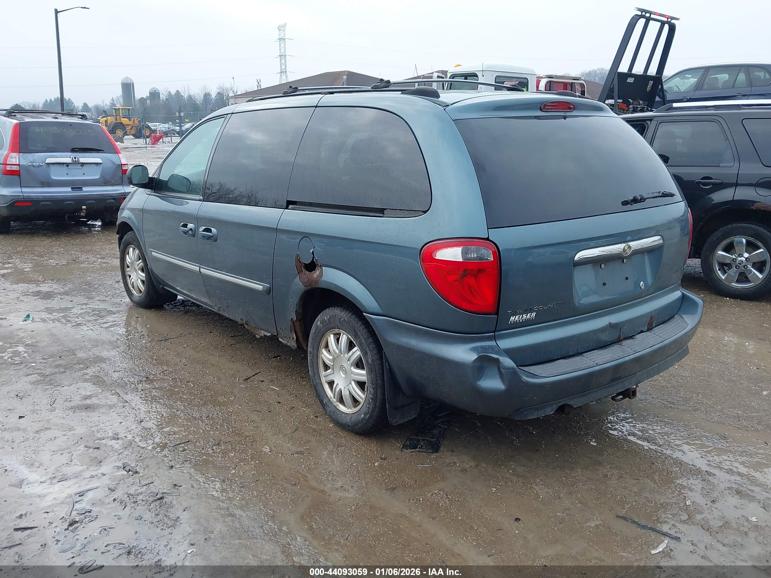 CHRYSLER TOWN image 3
