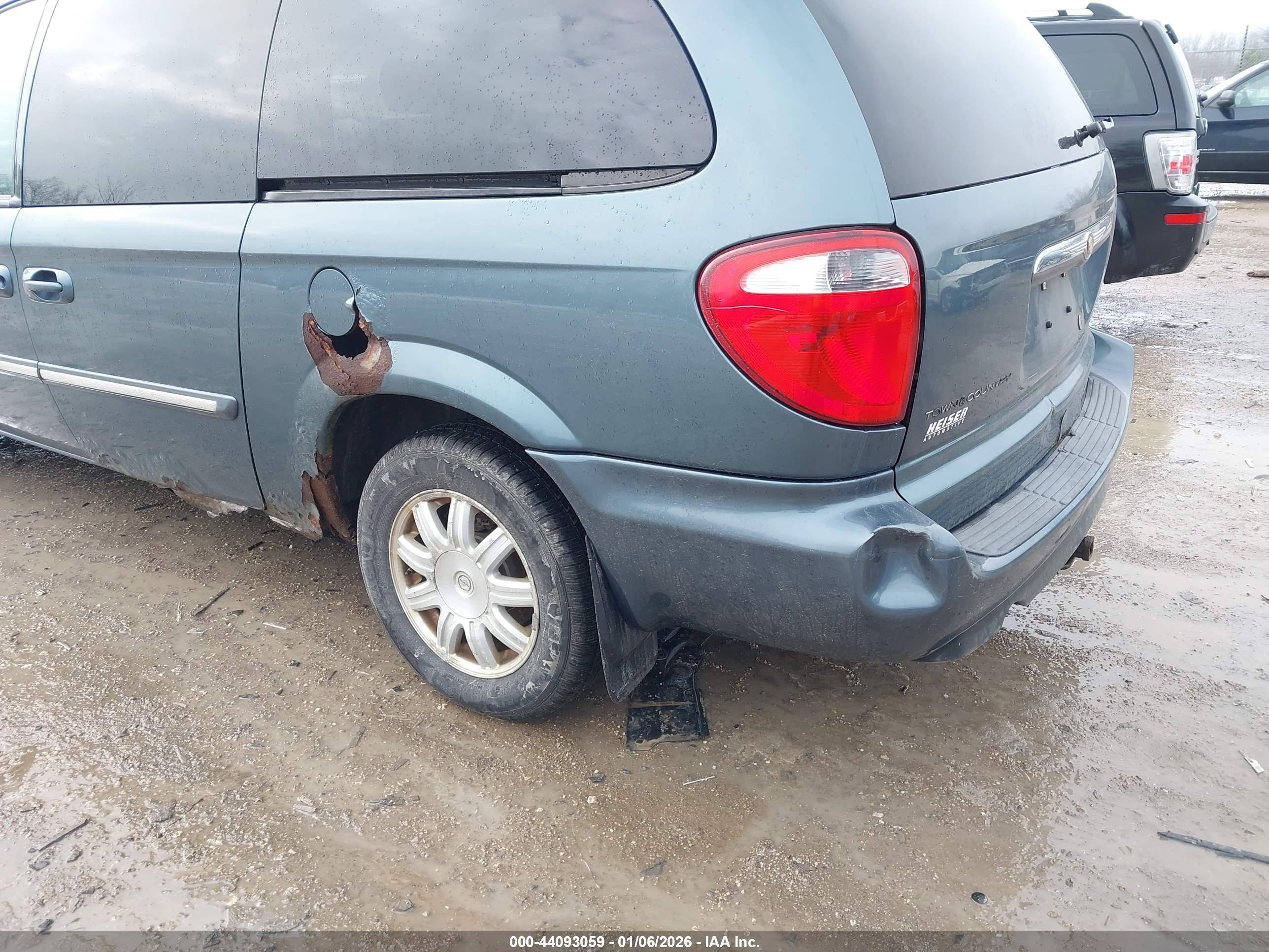 CHRYSLER TOWN image 6
