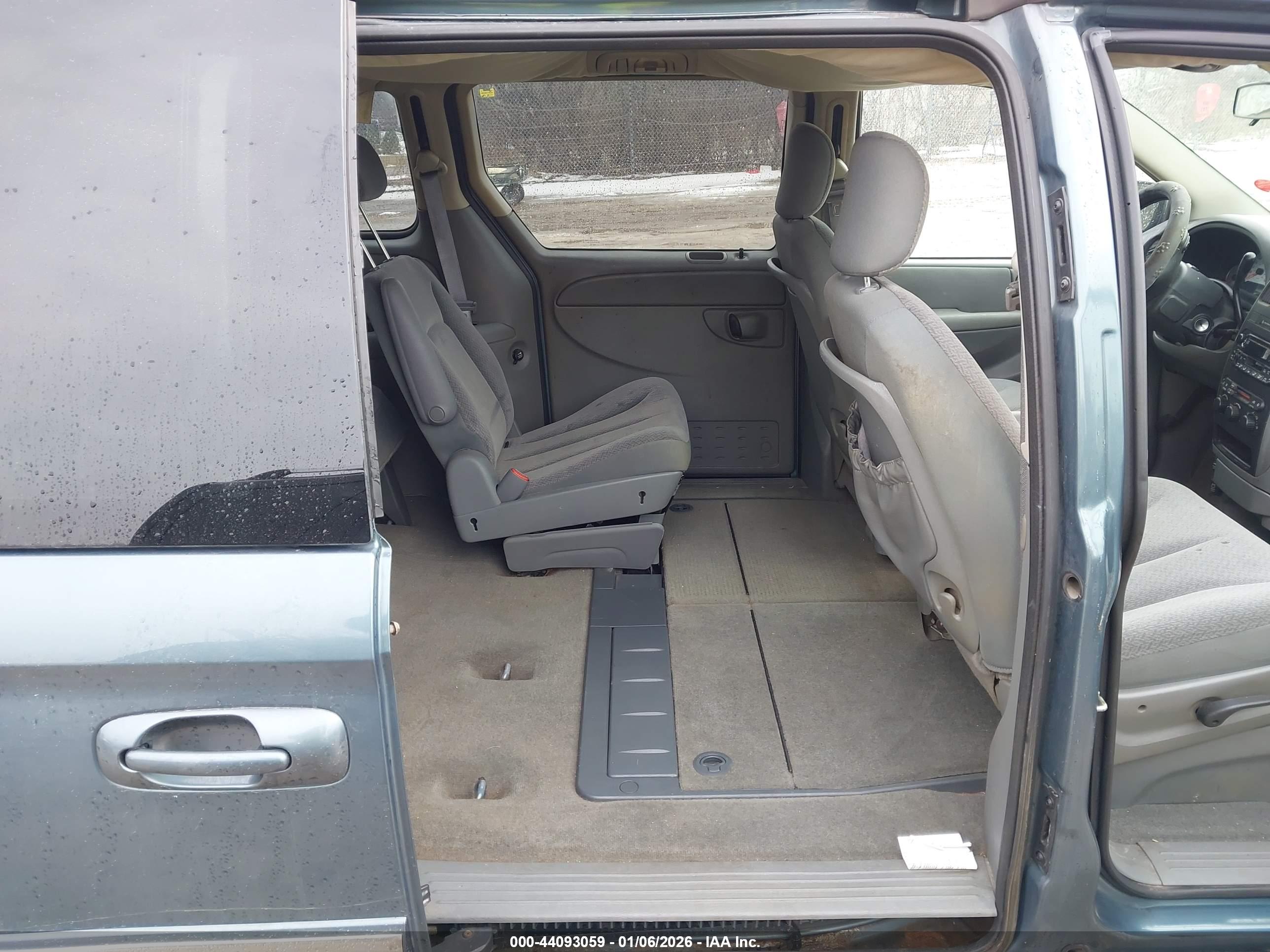 CHRYSLER TOWN image 8