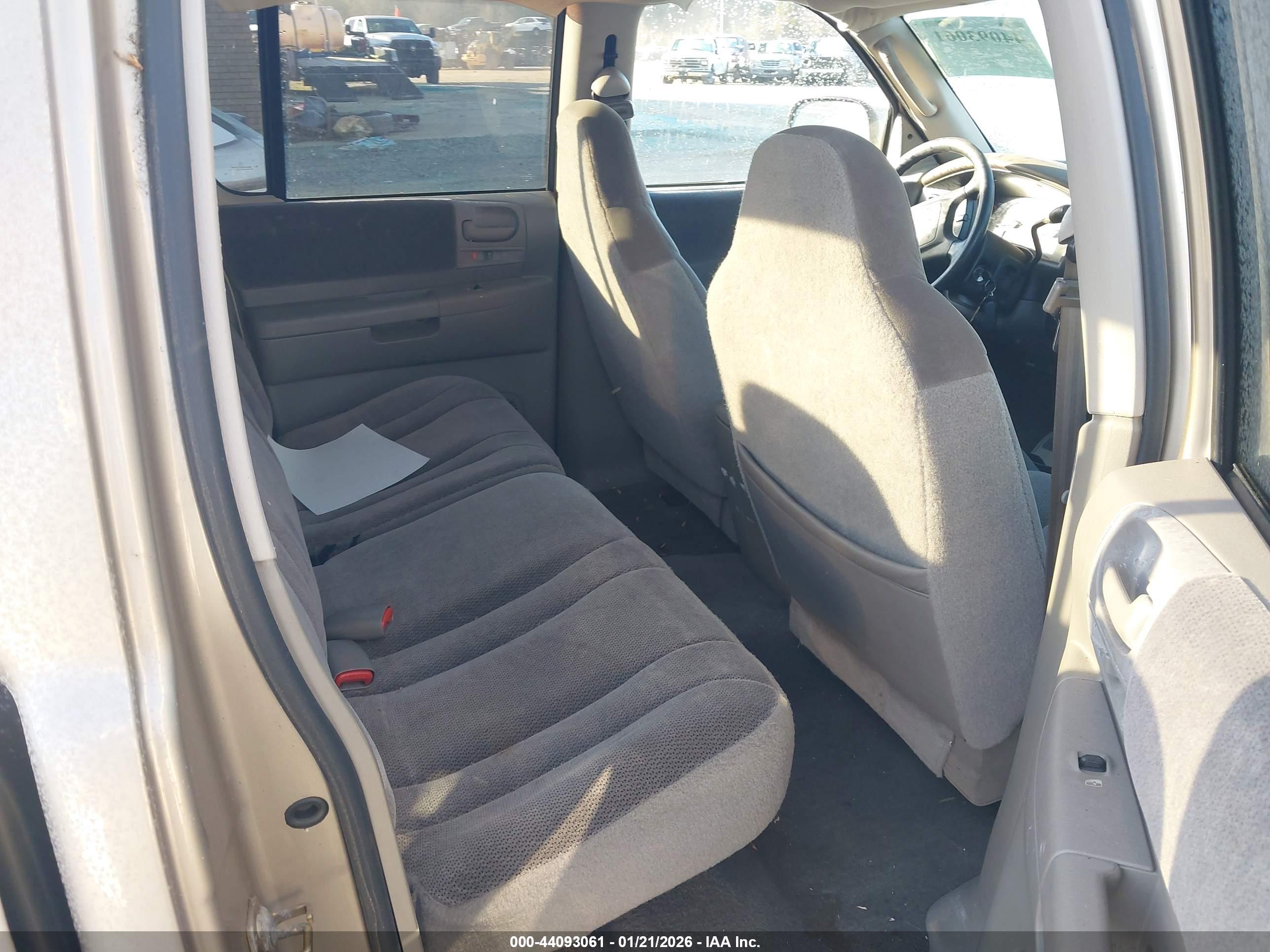 DODGE DAKOTA image 8