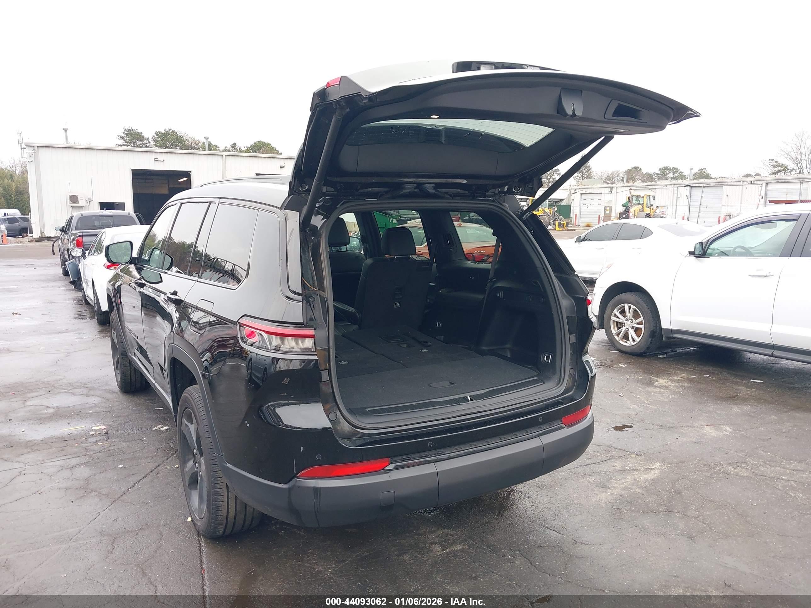 JEEP GRAND image 3
