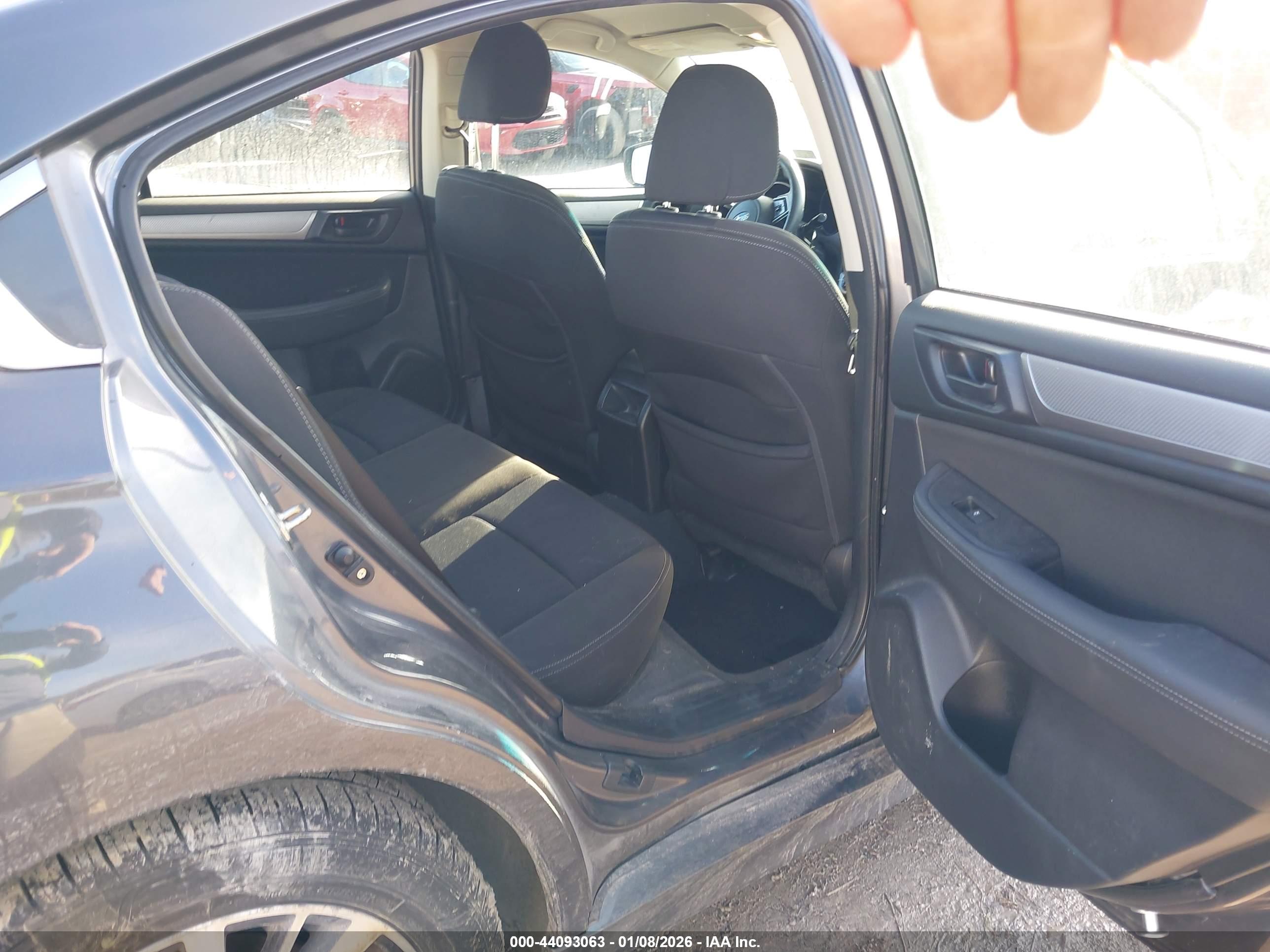 SUBARU LEGACY image 8