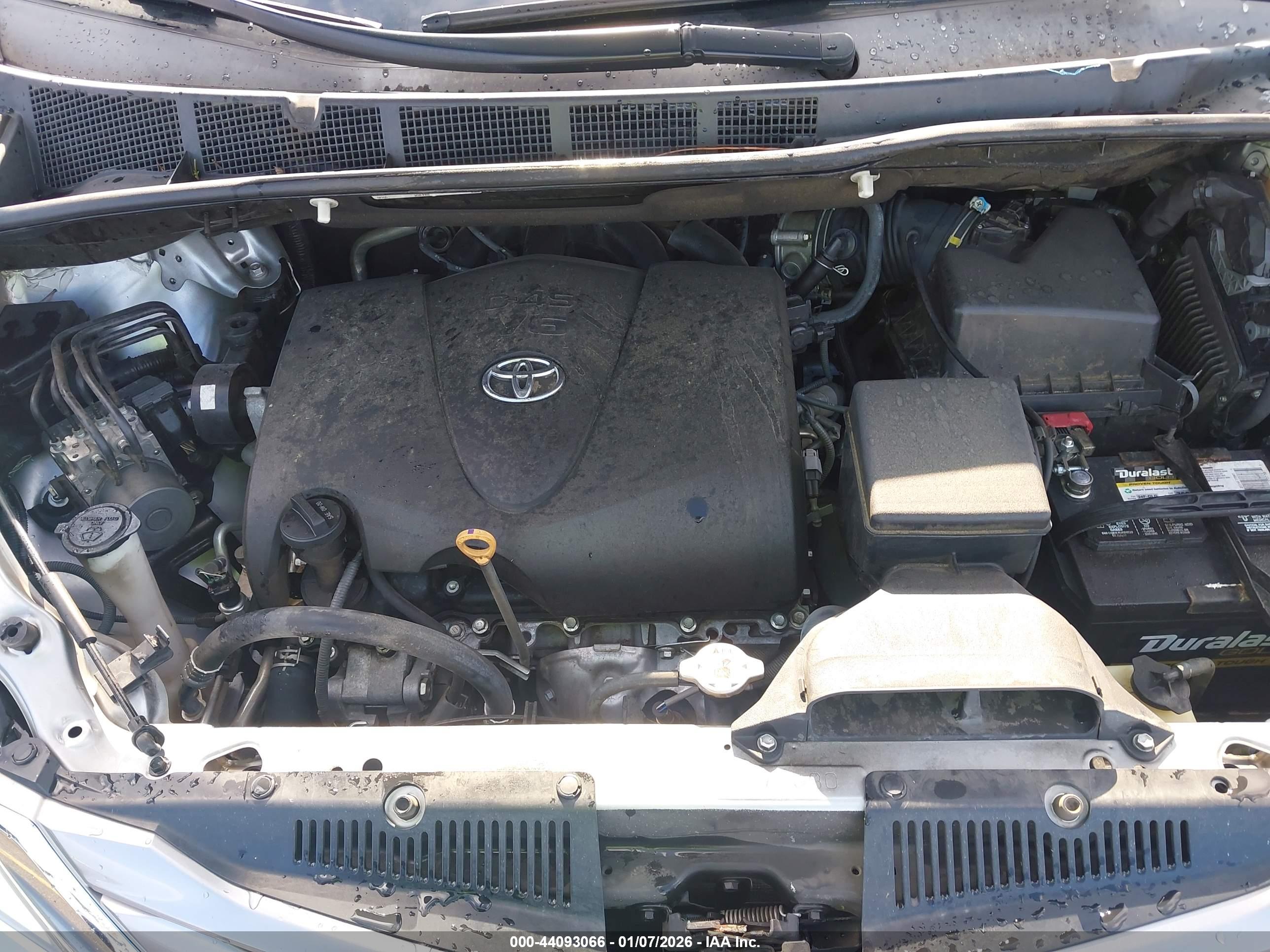 TOYOTA SIENNA image 10
