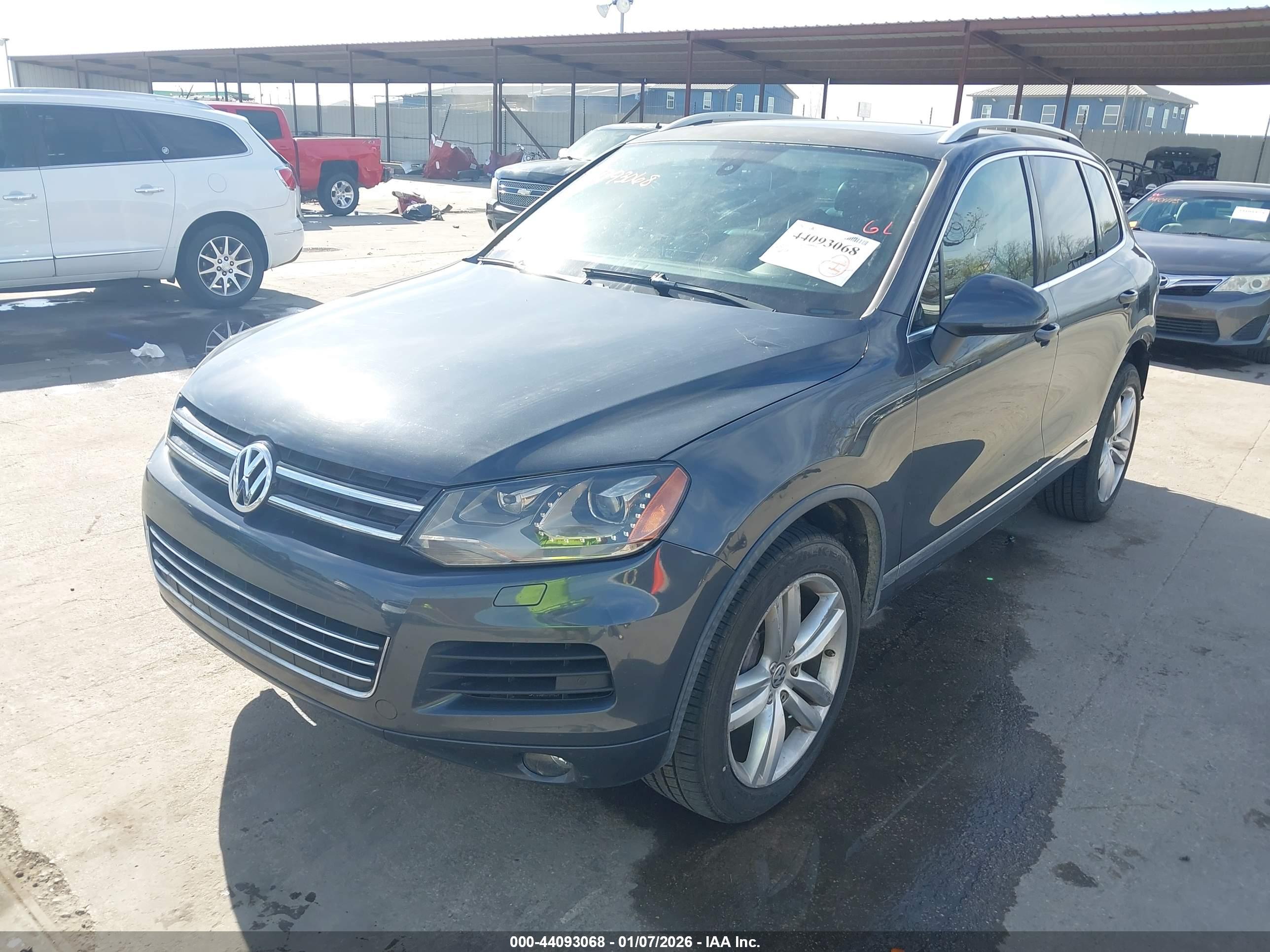 VOLKSWAGEN TOUAREG image 2