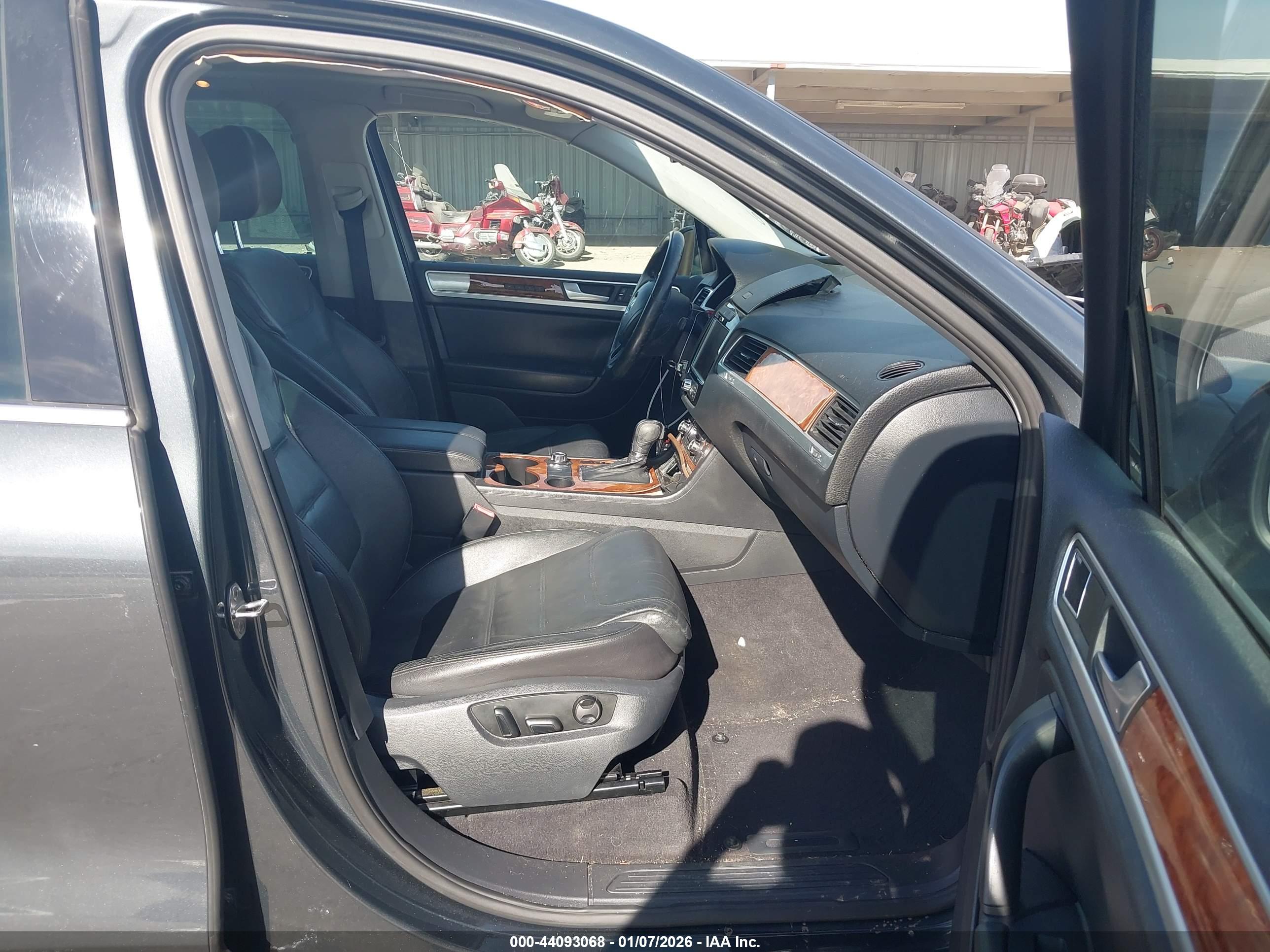 VOLKSWAGEN TOUAREG image 5