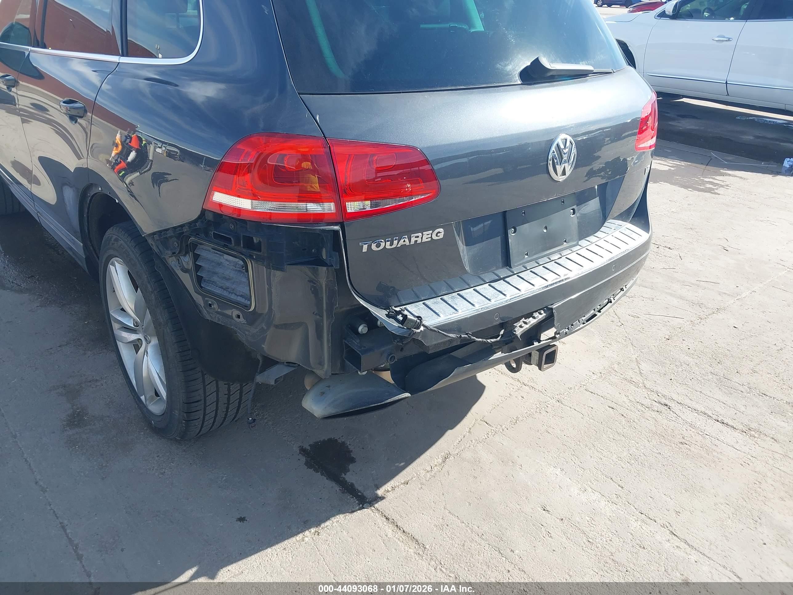 VOLKSWAGEN TOUAREG image 6
