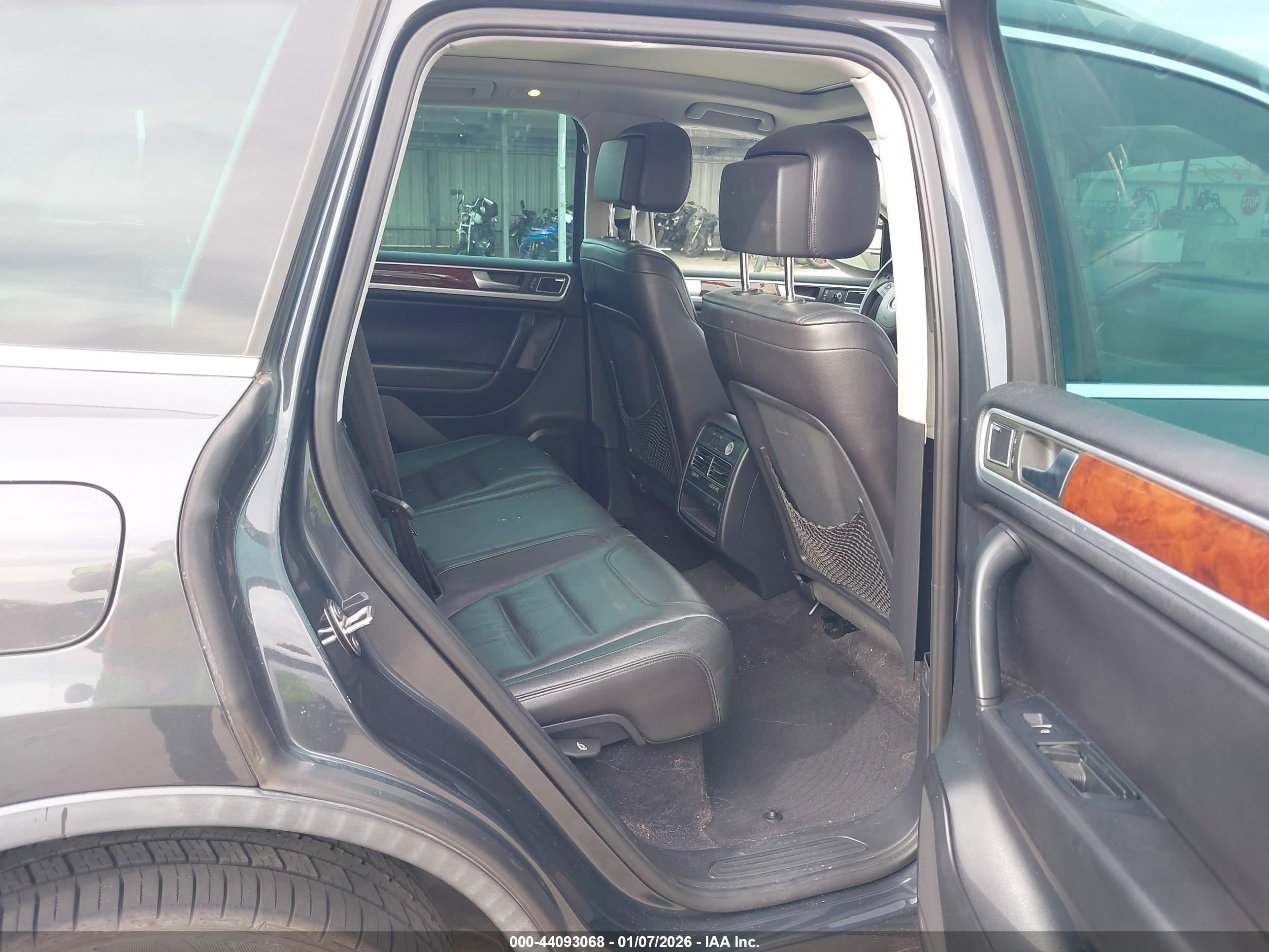 VOLKSWAGEN TOUAREG image 8