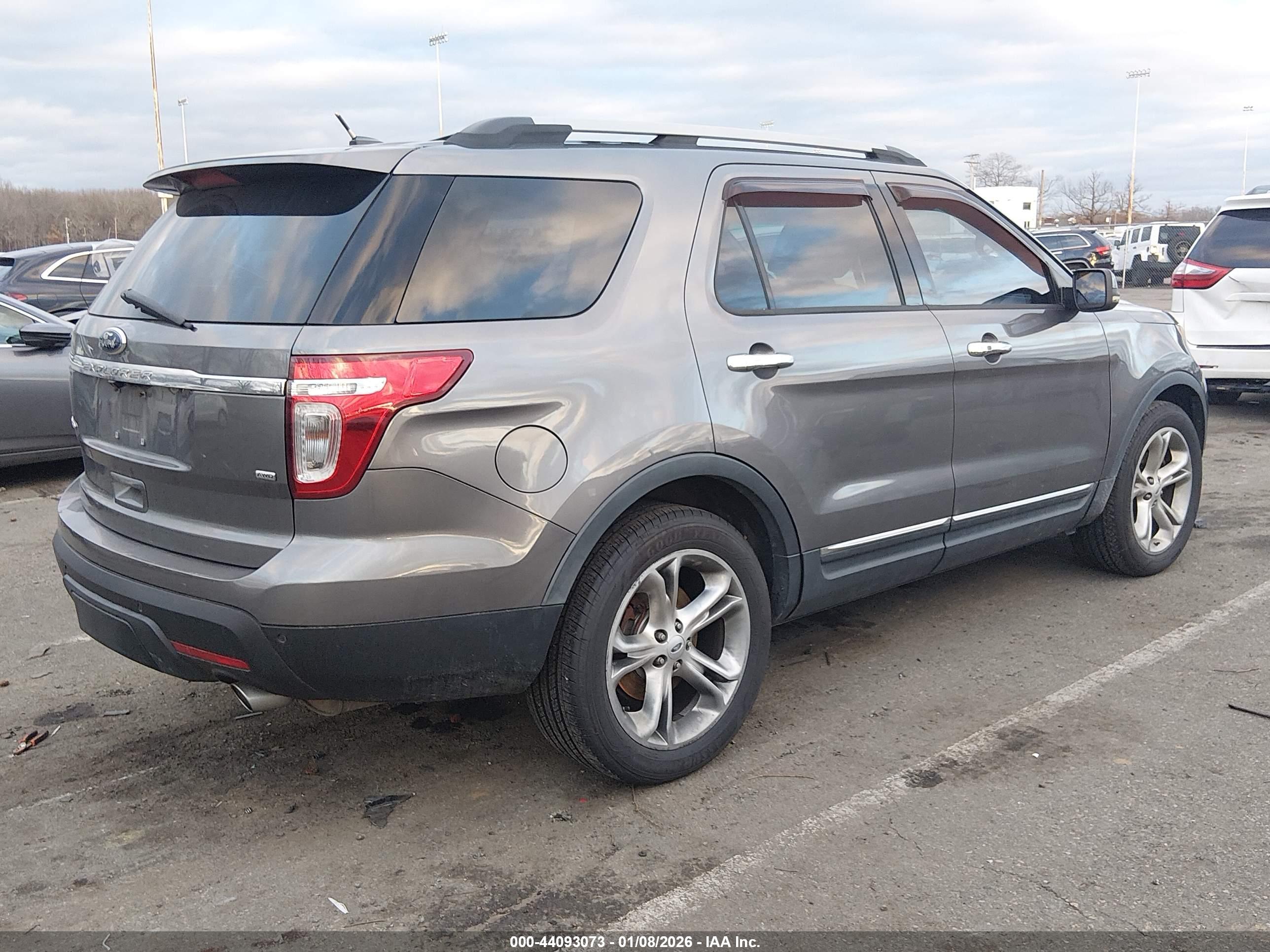 FORD EXPLORER image 4