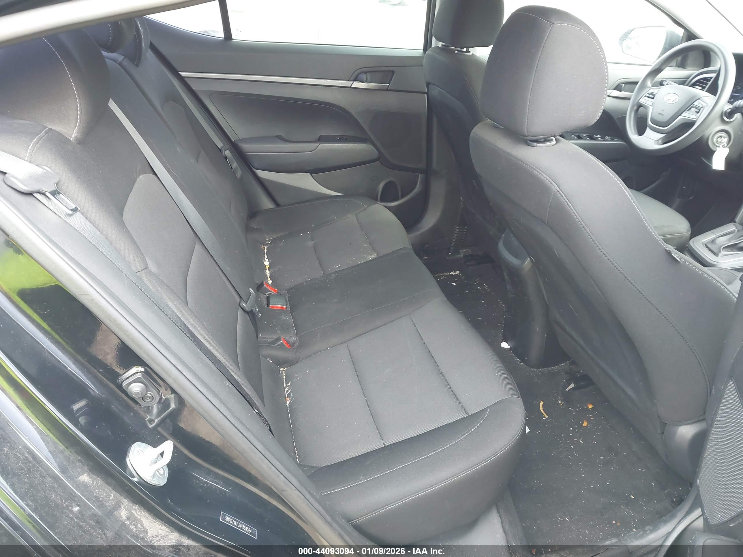 HYUNDAI ELANTRA image 8