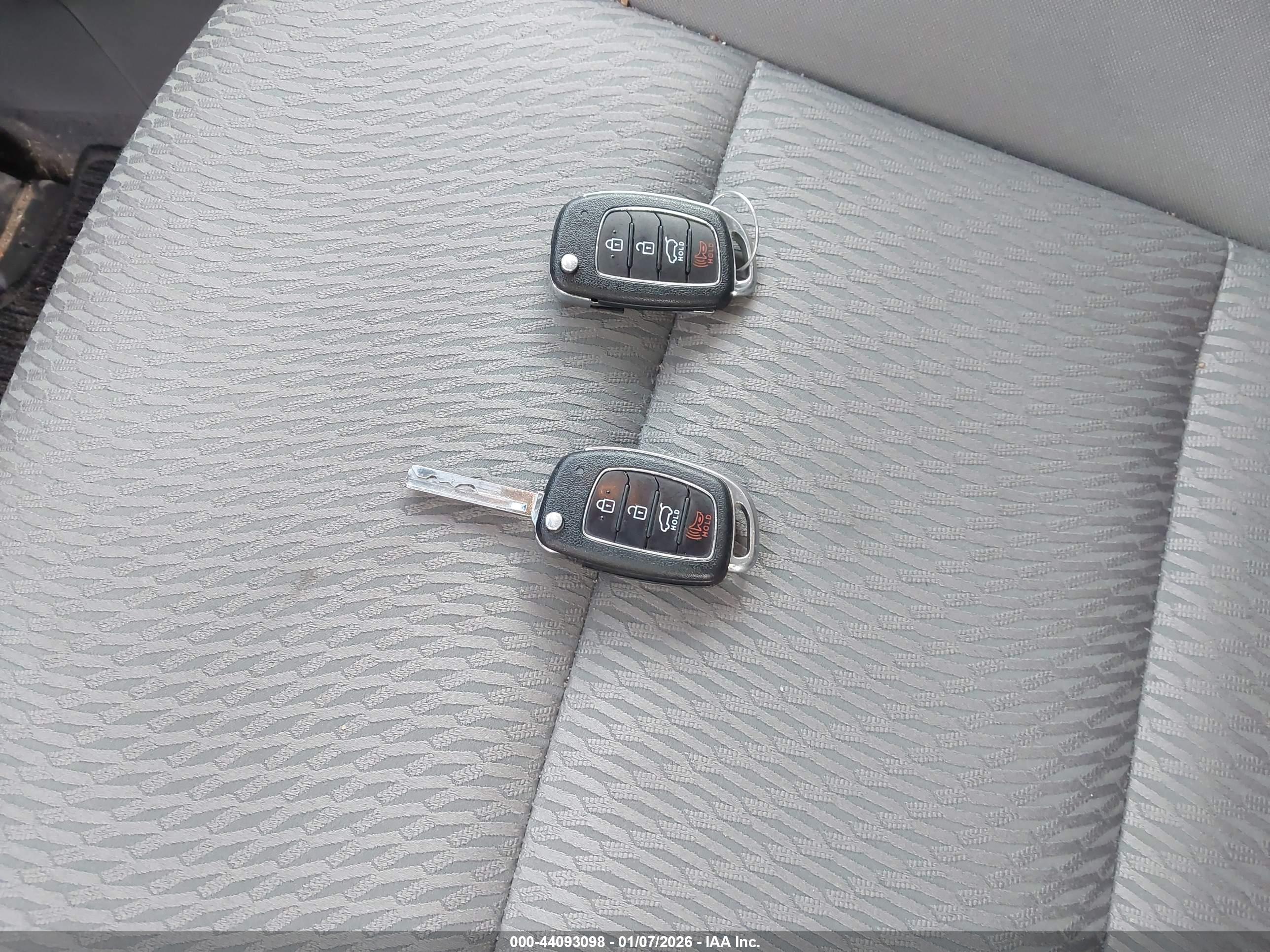 HYUNDAI SANTA image 11