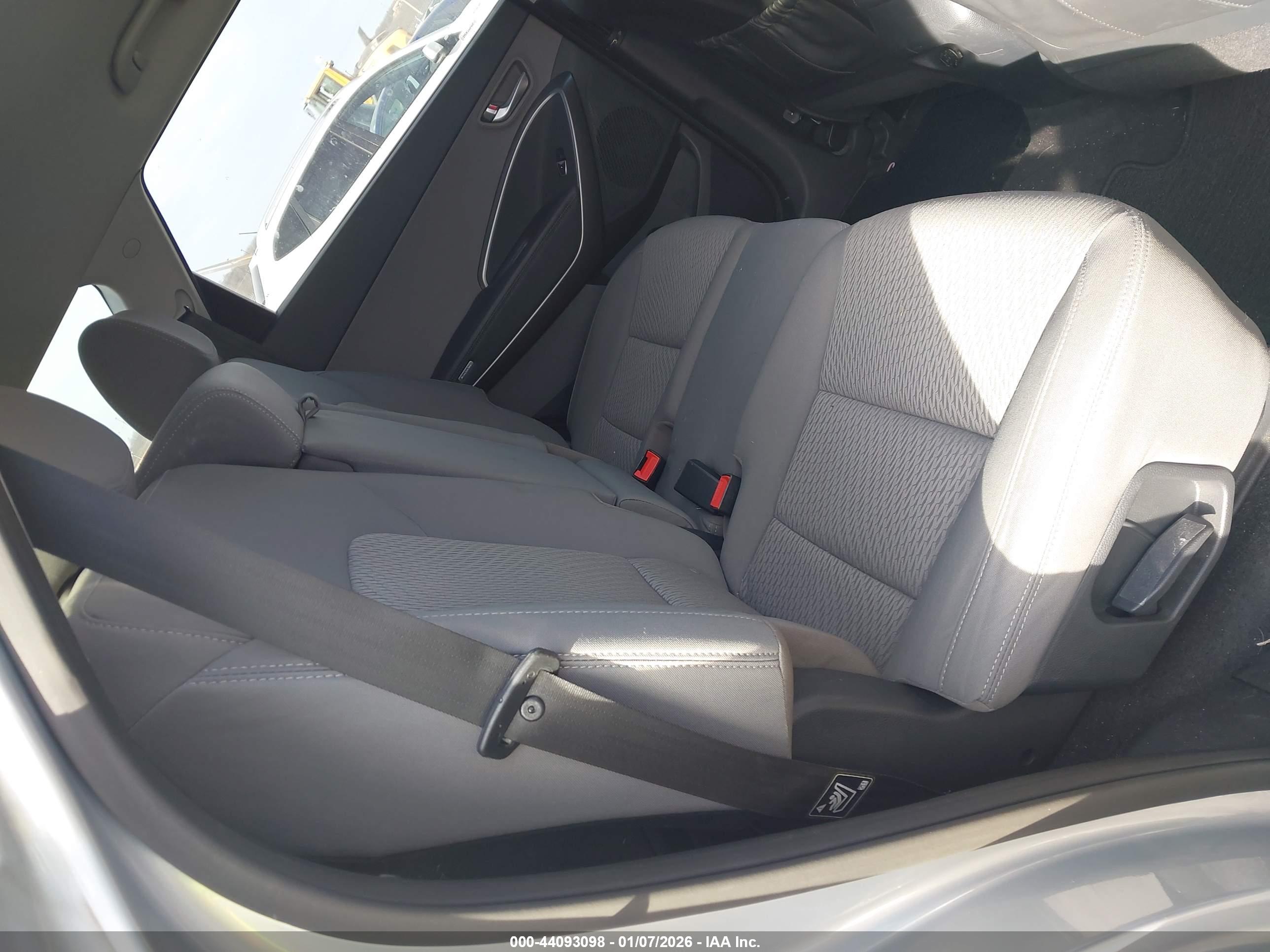HYUNDAI SANTA image 8