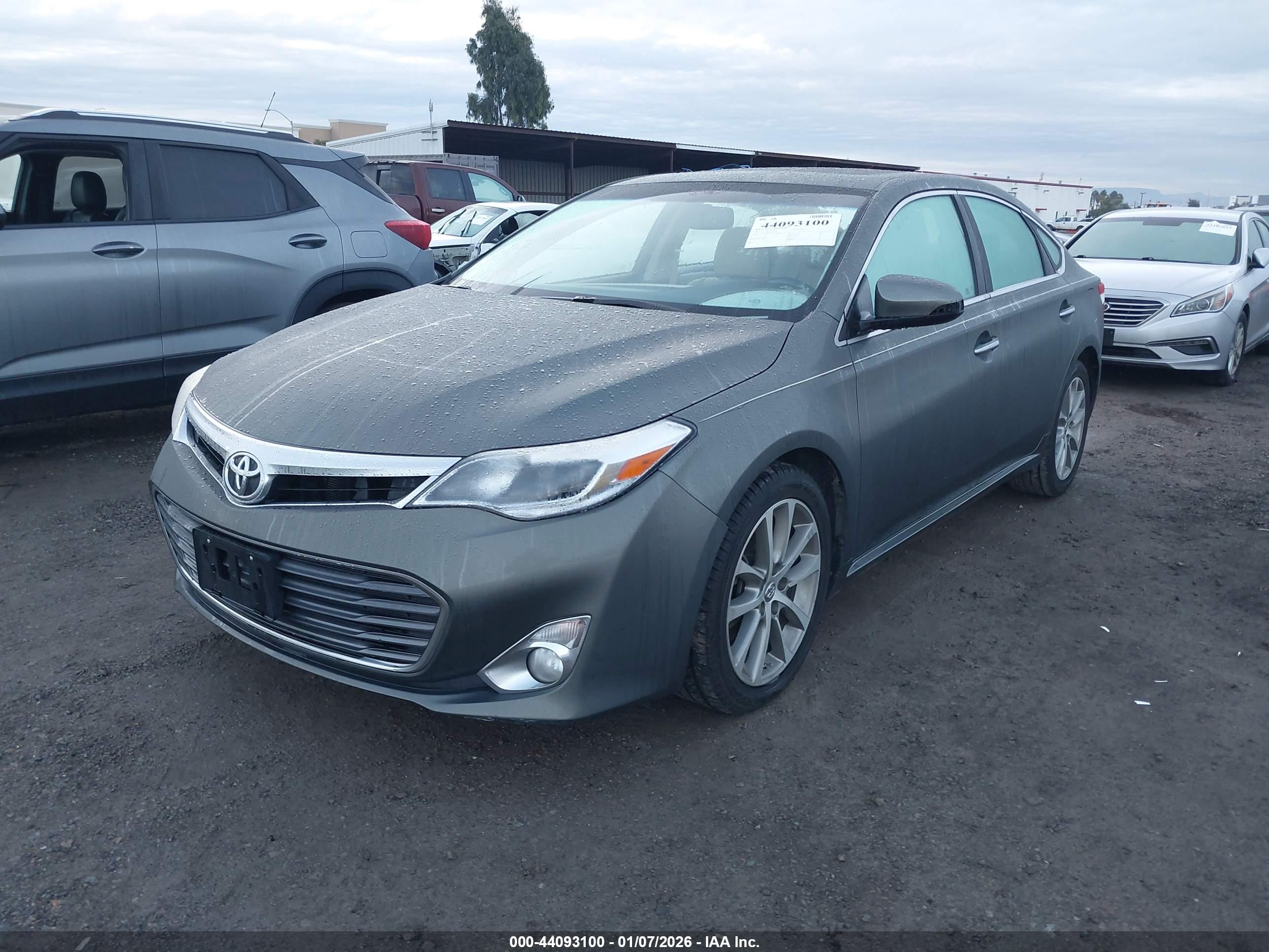 TOYOTA AVALON image 2