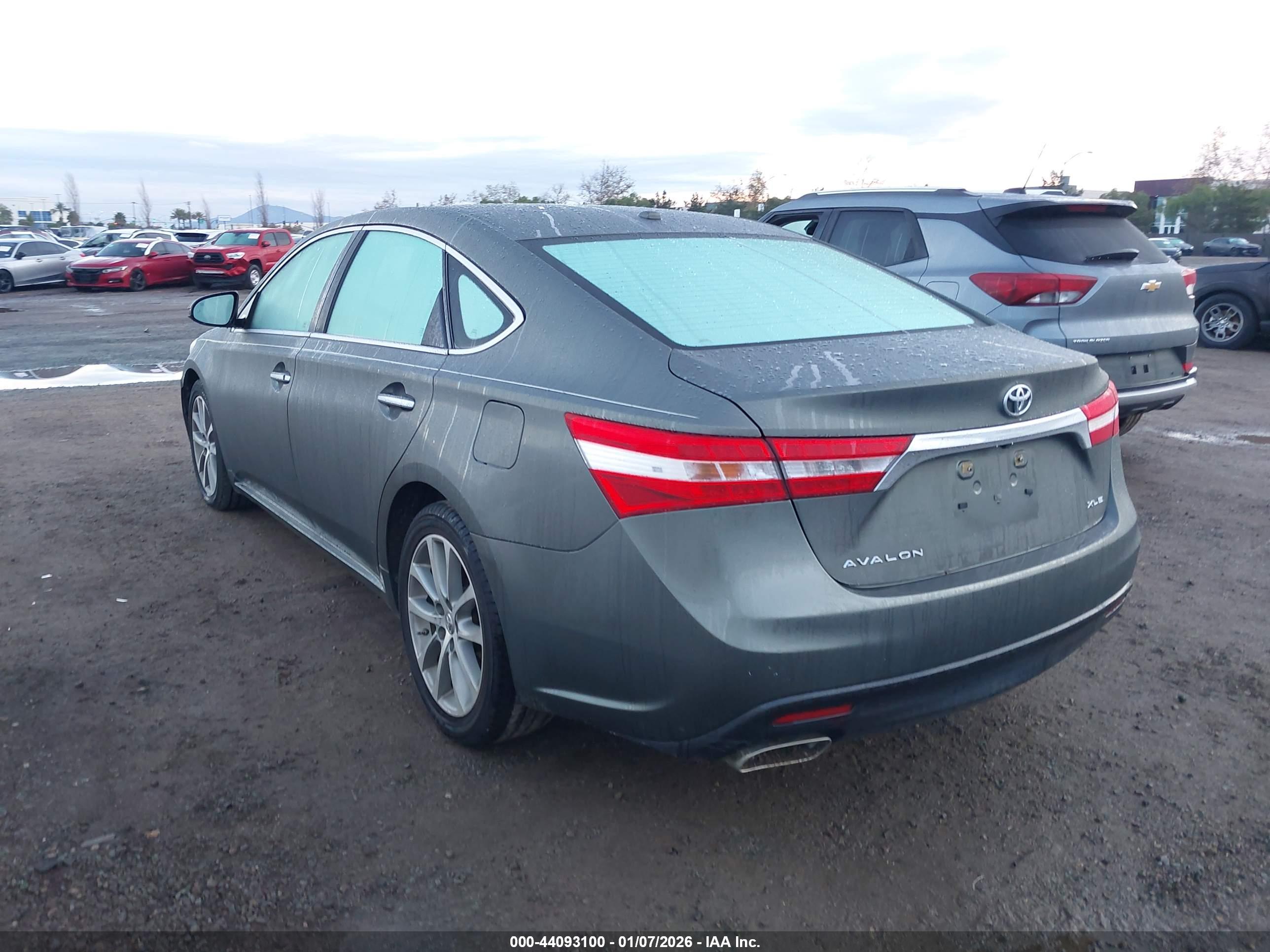 TOYOTA AVALON image 3